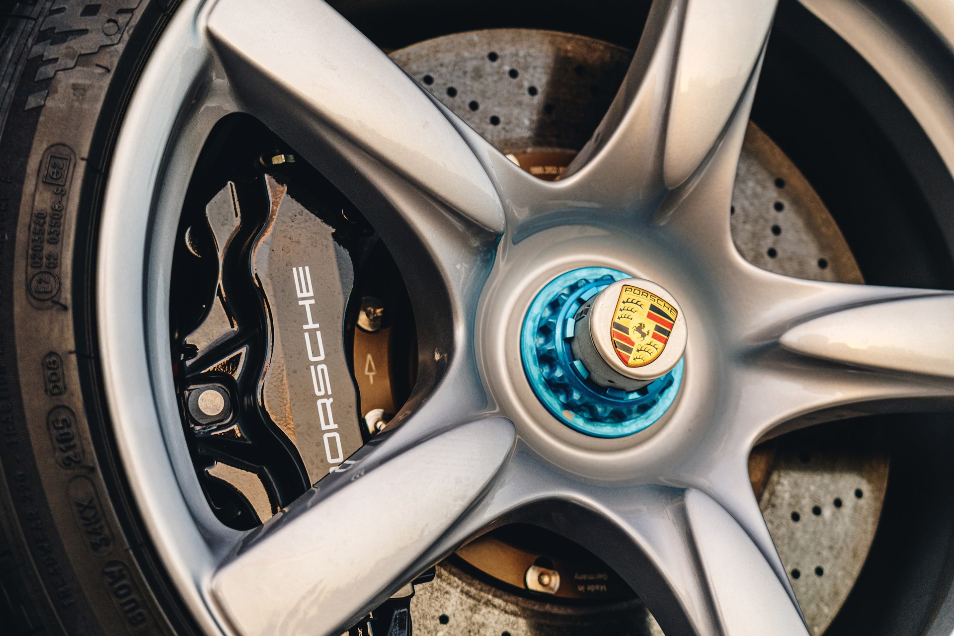 2005-Porsche-Carrera-GT-_7