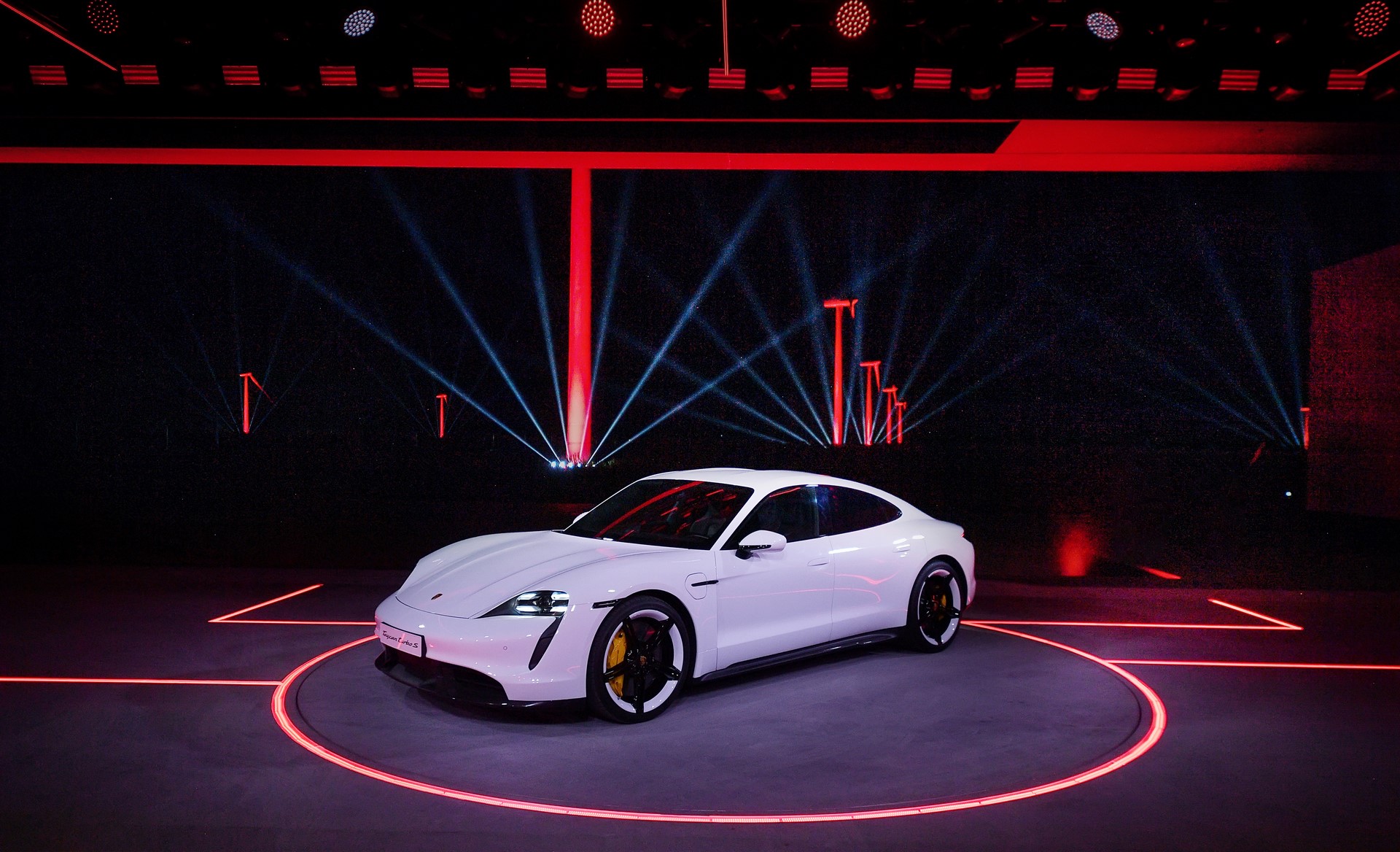 high_world_premiere_of_the_new_porsche_taycan_in_china_2019_porsche_ag