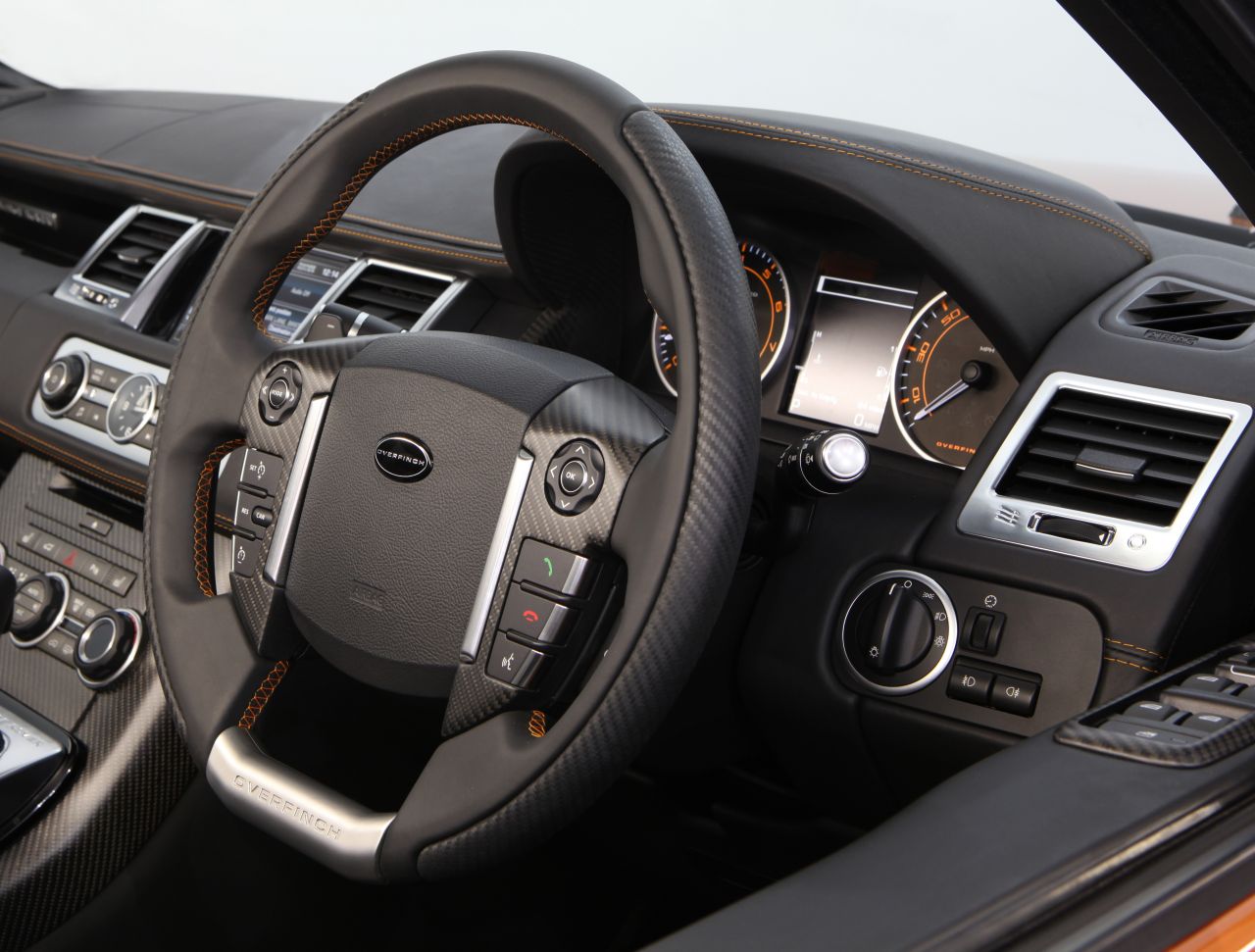 Бьет руль range rover sport