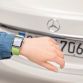 MB Companion AppZielsicher von TÃ¼r-zu-TÃ¼r mit der MB Companion App: Die MB Companion App ermÃ¶glicht es Mercedes-Benz Kunden; nach Zielen auf der Apple Watch oder dem iPhone zu suchen und diese dann als komplette âTÃ¼r-zu-TÃ¼r-Navigationâ mit ihrem Fahrzeug zu verknÃ¼pfen.