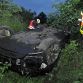Ferrari fliegt von der A 31 acht Meter tiefer! Zwei Schwerverletzte!