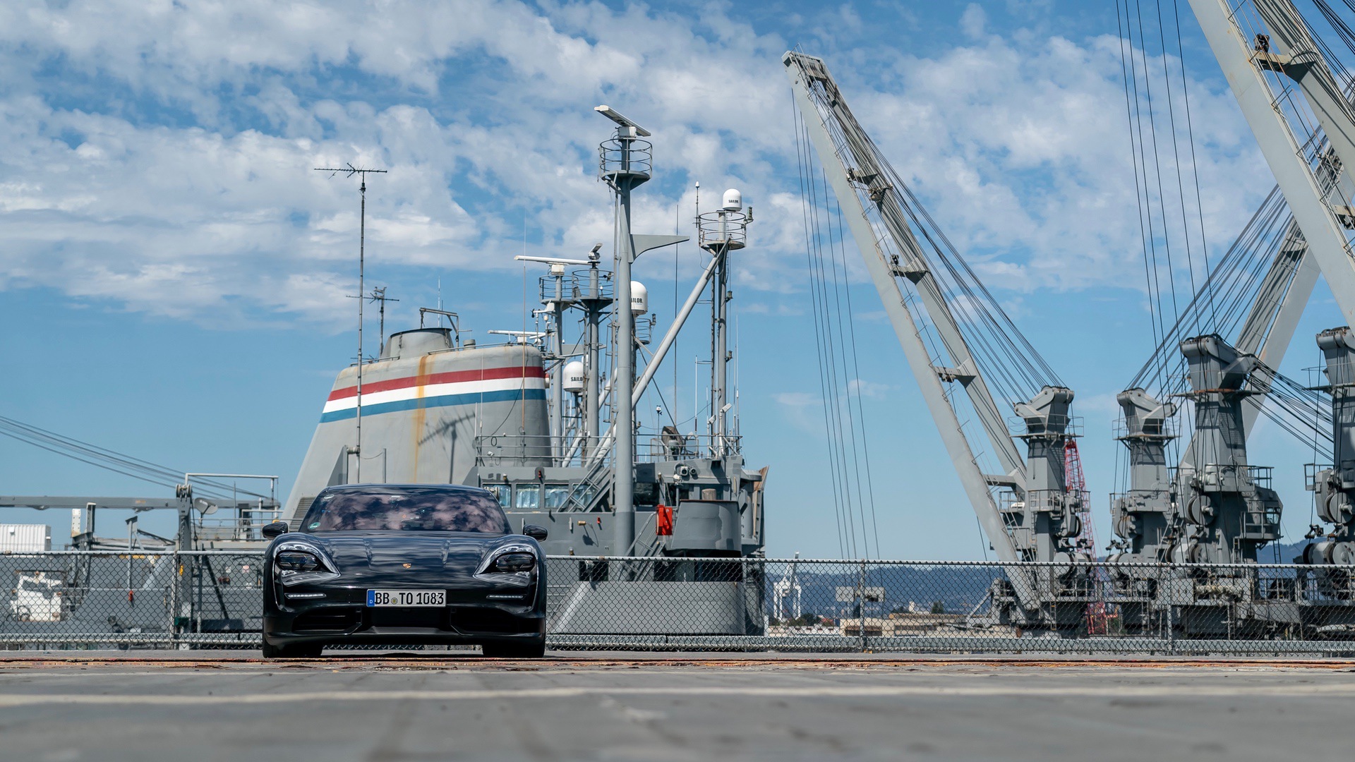 high_porsche_taycan_prototype_uss_hornet_2019_porsche_ag