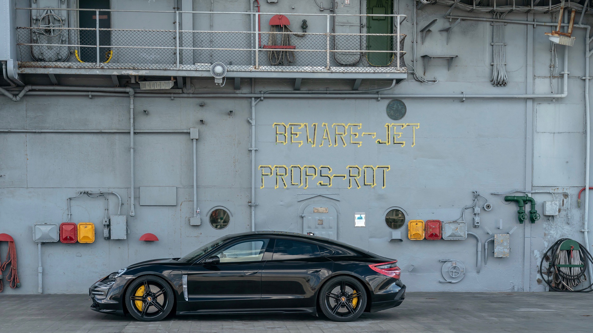 high_porsche_taycan_prototype_uss_hornet_2019_porsche_ag_1