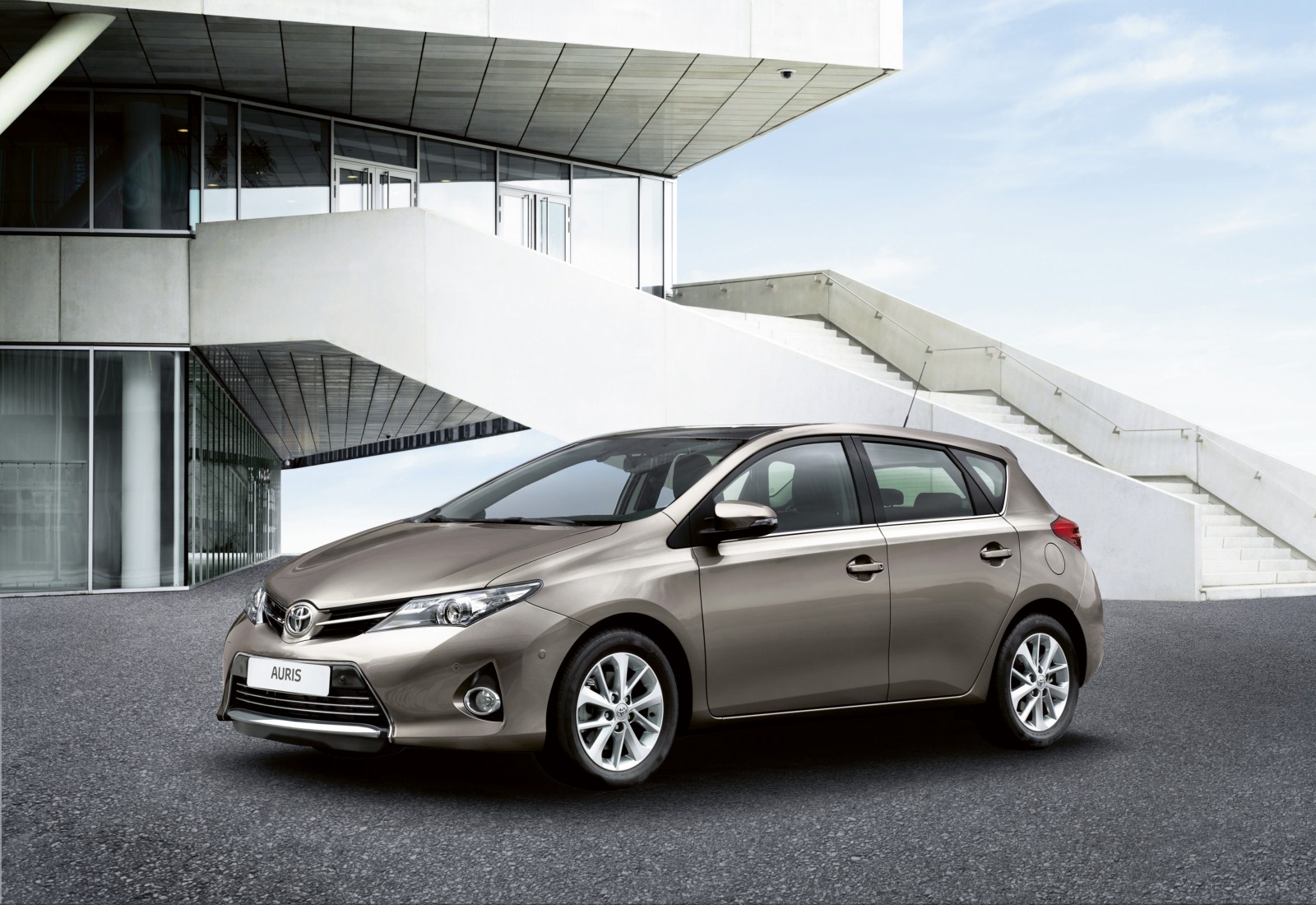 Europeans gets first look at Toyota Auris - Autoblog
