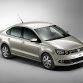 volkswagen-polo-v-sedan-2011-16