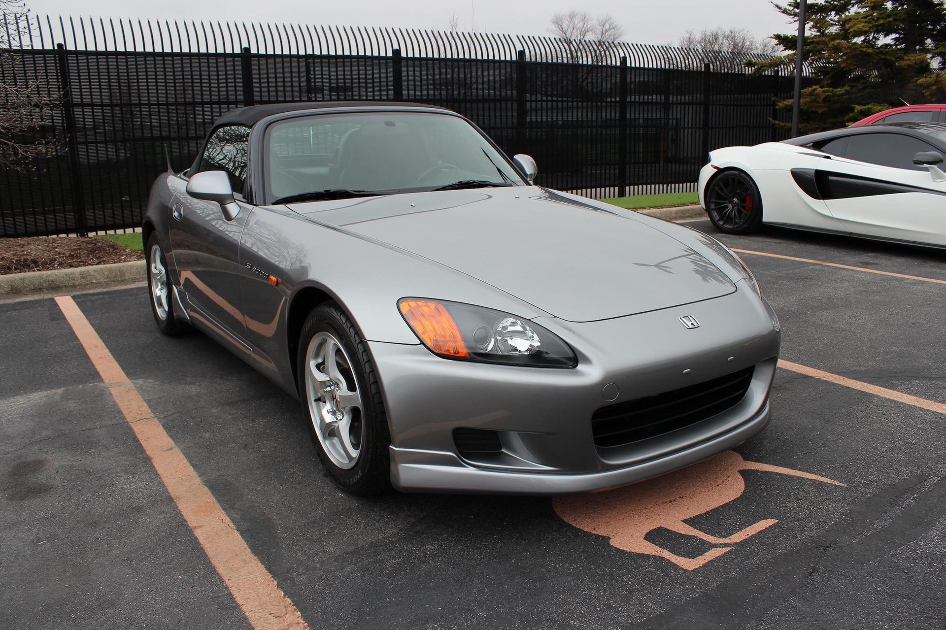 [Εικόνα: 2001-Honda_S2000_auction-0.jpg]