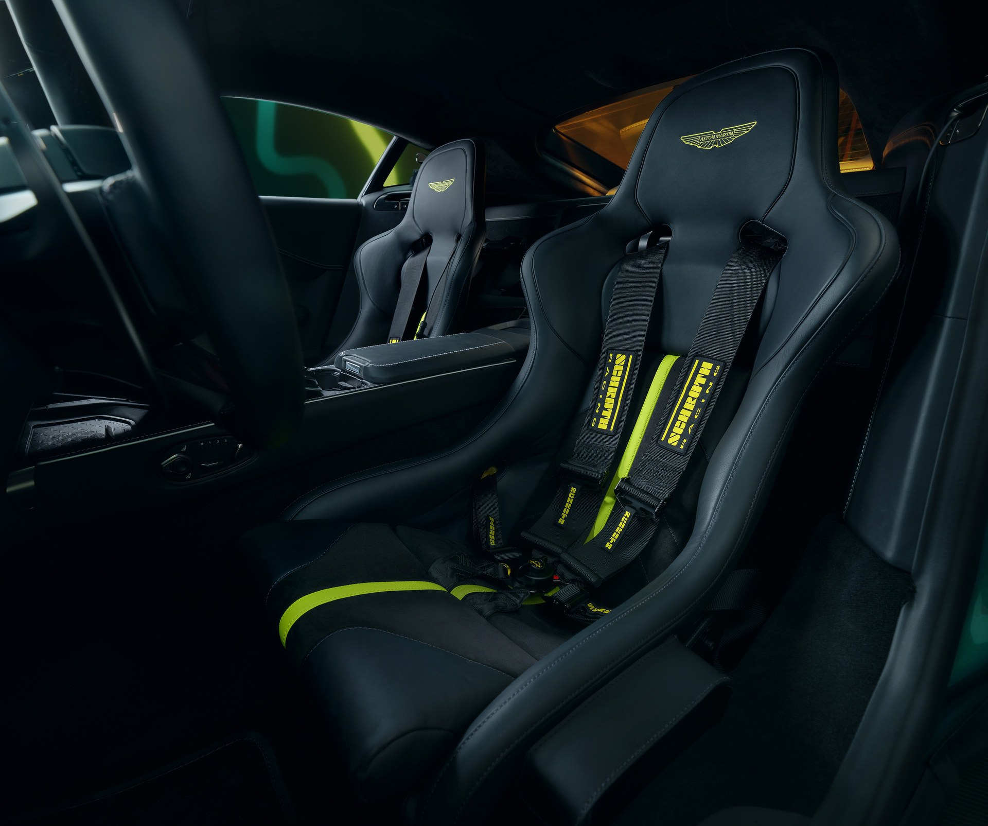 NewAstonMartinVantage_OfficialSafetyCarofFormula1-09-1