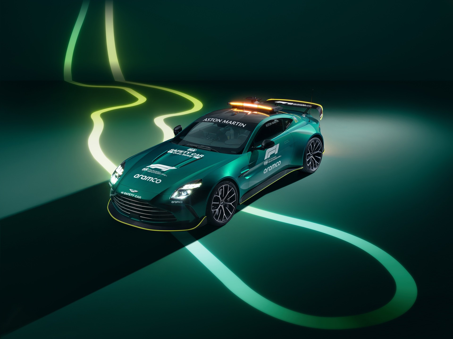 NewAstonMartinVantage_OfficialSafetyCarofFormula1-09-2