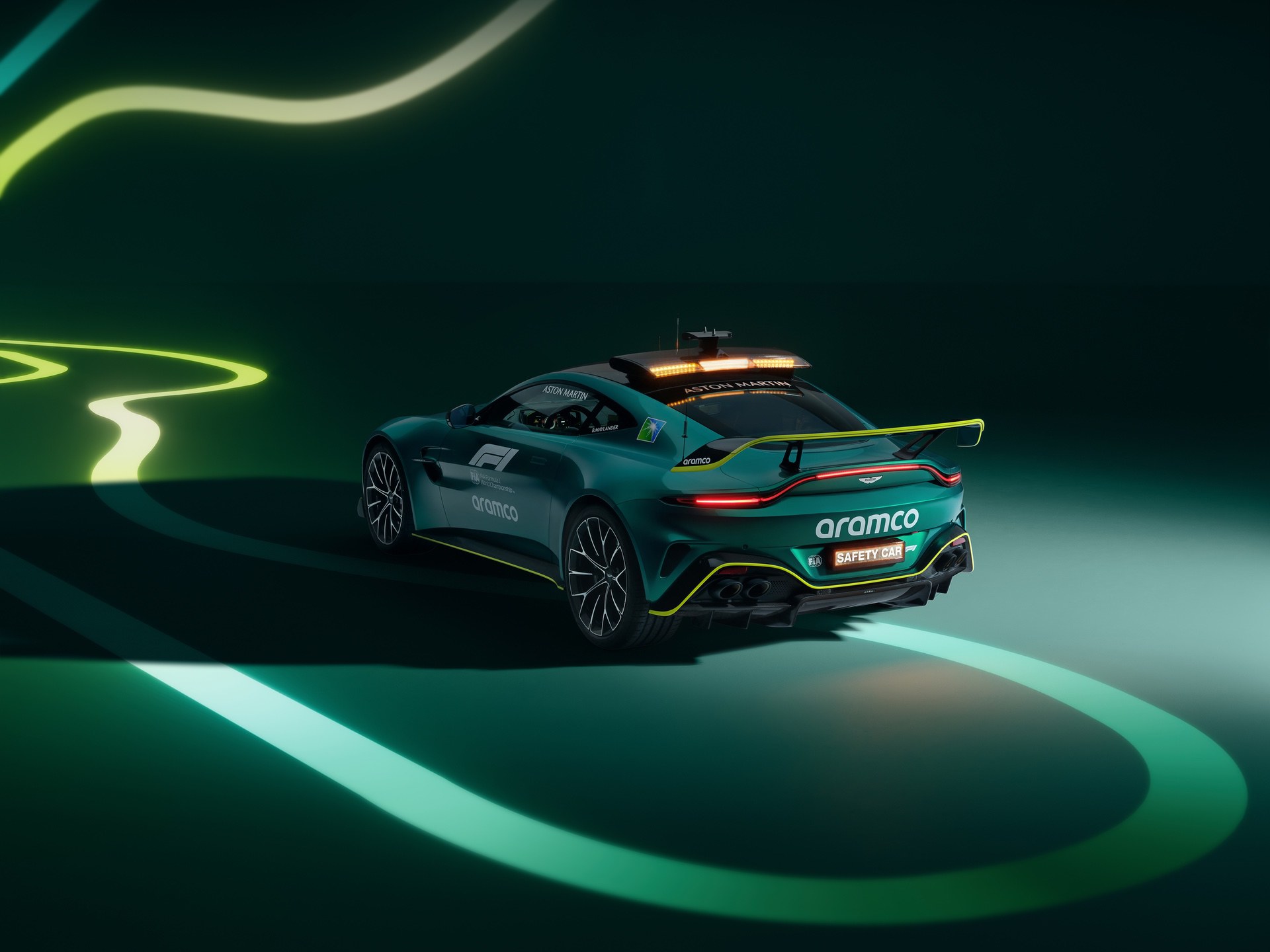 NewAstonMartinVantage_OfficialSafetyCarofFormula1-09-3