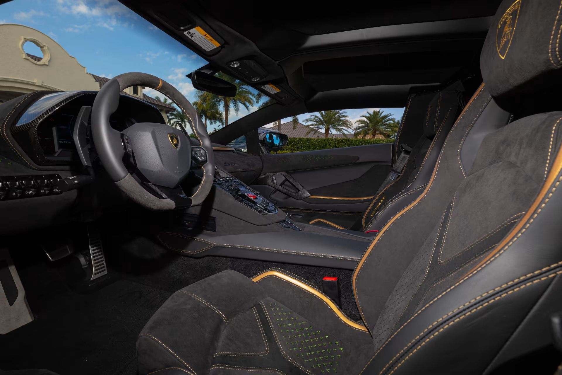 Lamborghini_Aventador_Ultimae_Roadster_auction-12