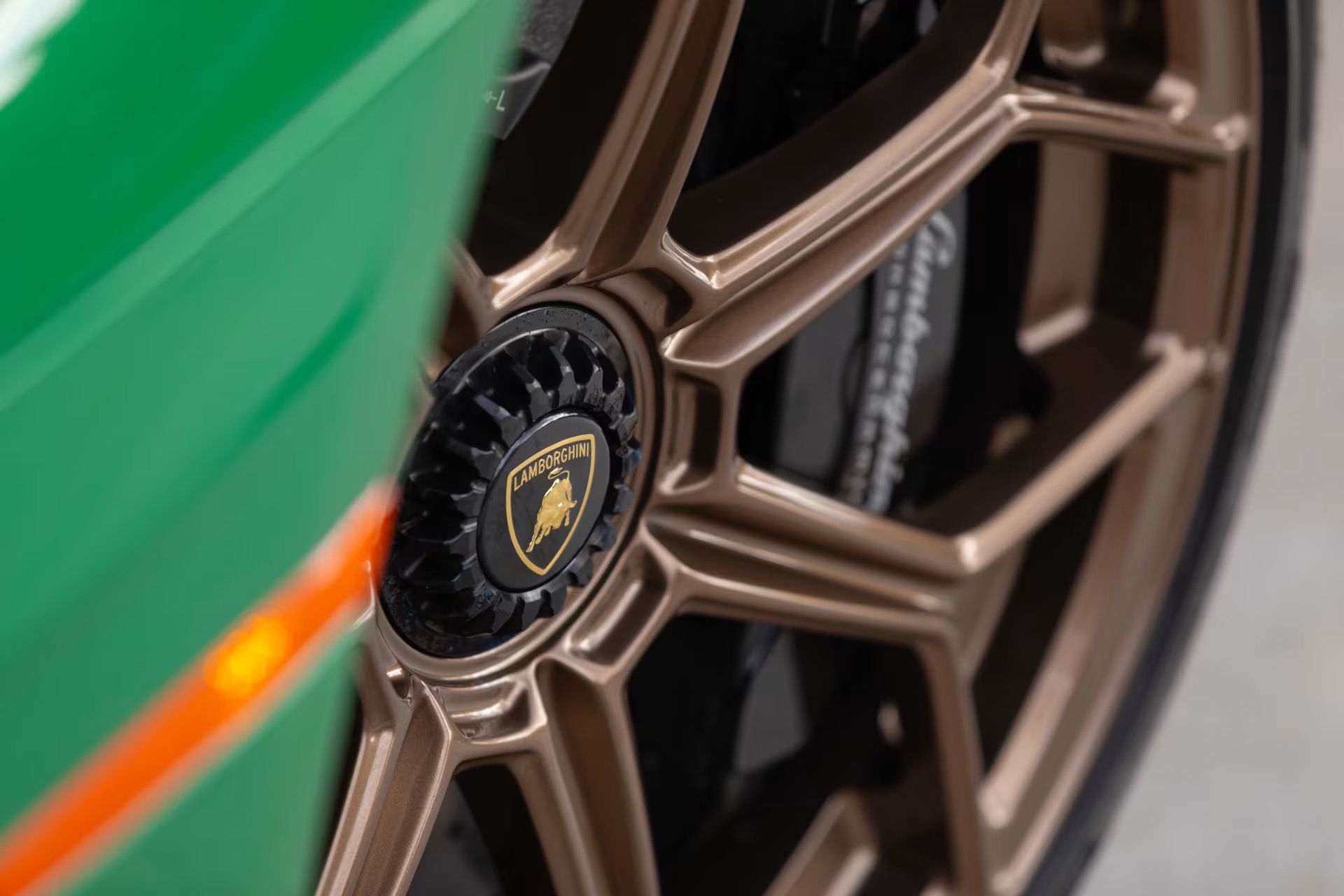 Lamborghini_Aventador_Ultimae_Roadster_auction-30