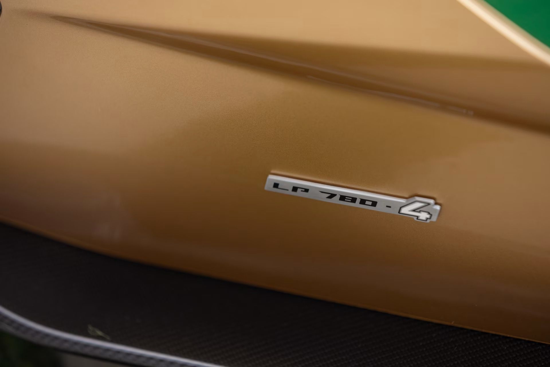 Lamborghini_Aventador_Ultimae_Roadster_auction-5