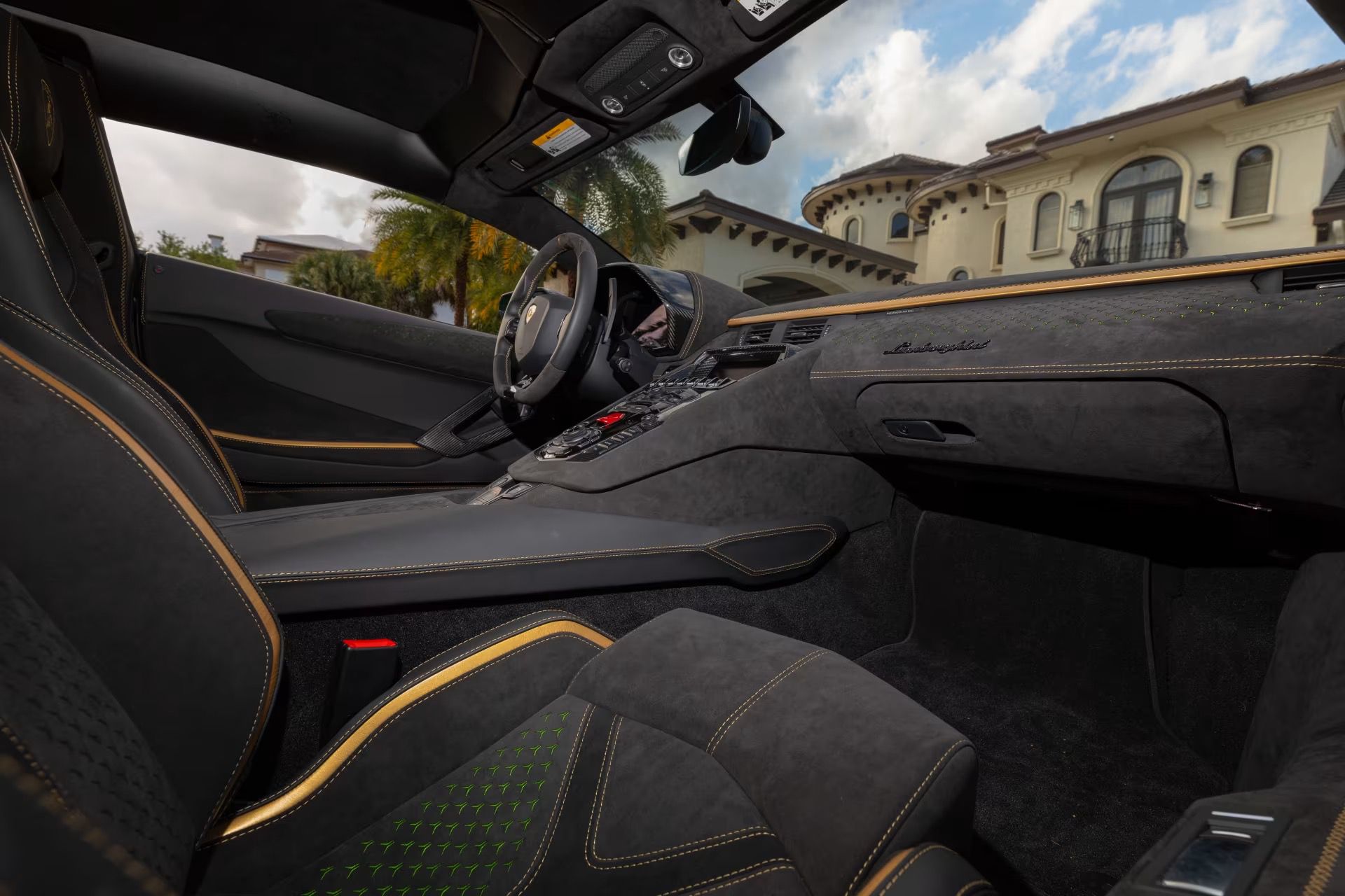 Lamborghini_Aventador_Ultimae_Roadster_auction-9