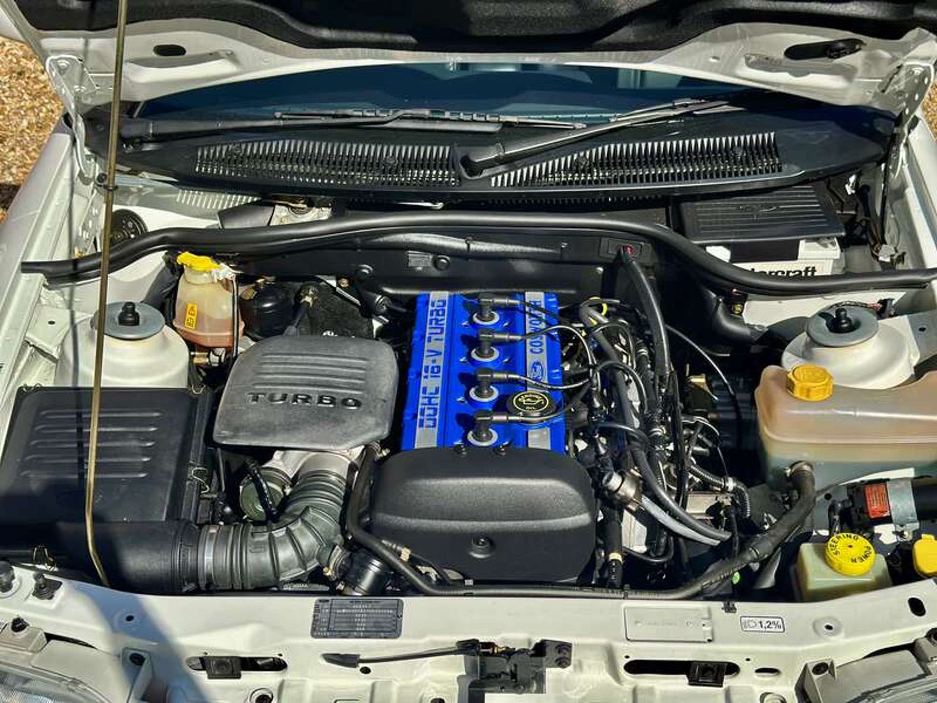 1992-Ford-Escort-RS-Cosworth-Lux-10