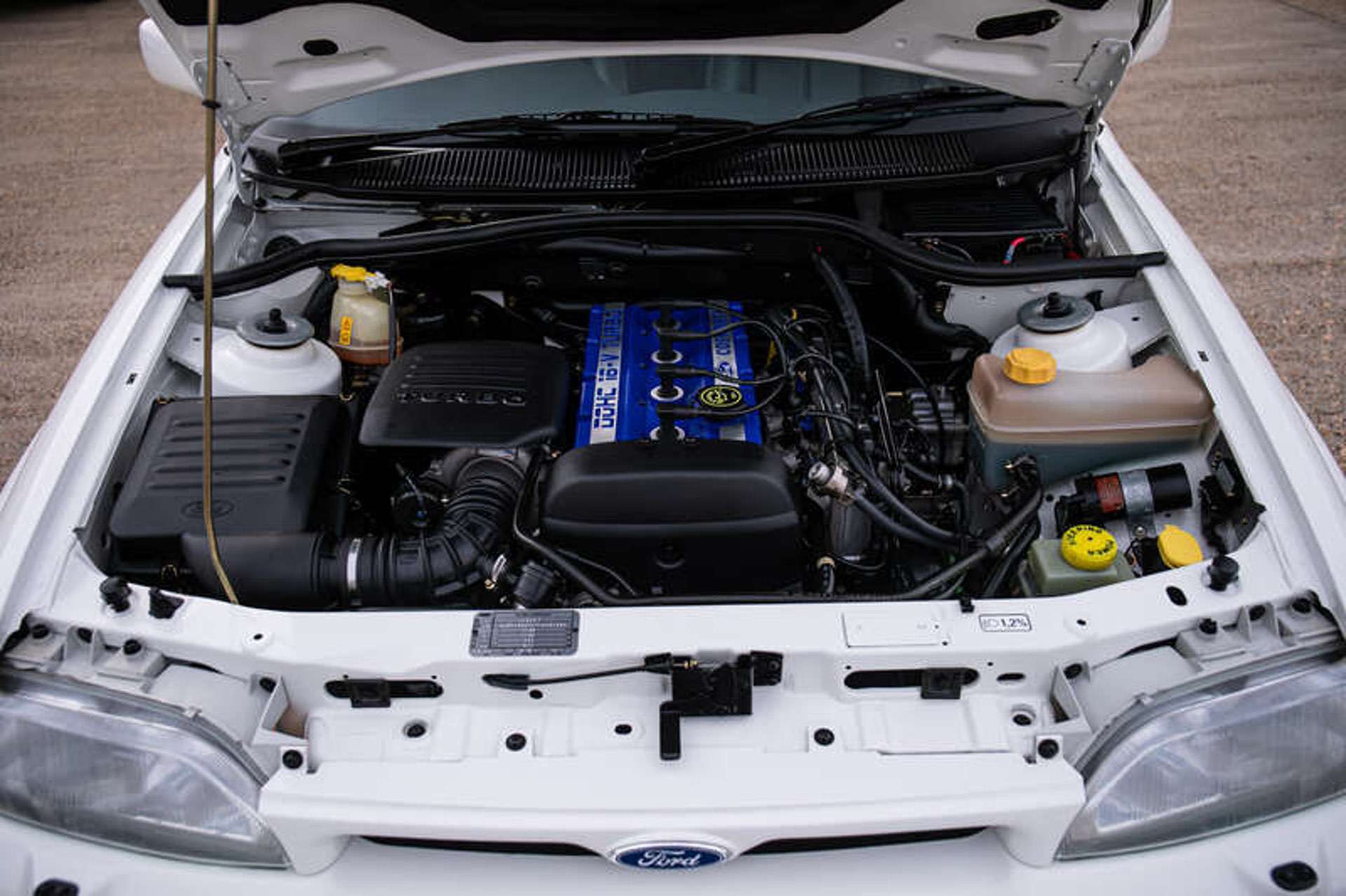 1992-Ford-Escort-RS-Cosworth-Lux-15