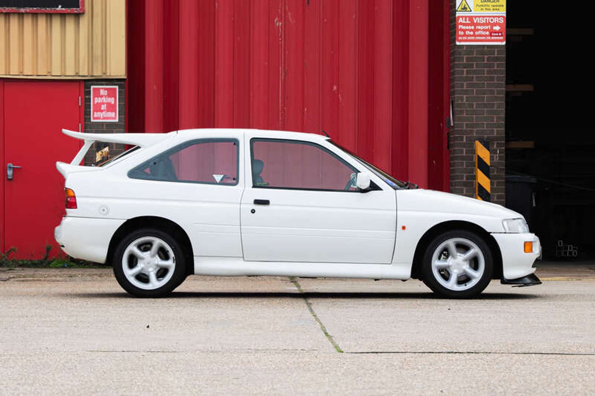 1992-Ford-Escort-RS-Cosworth-Lux-17