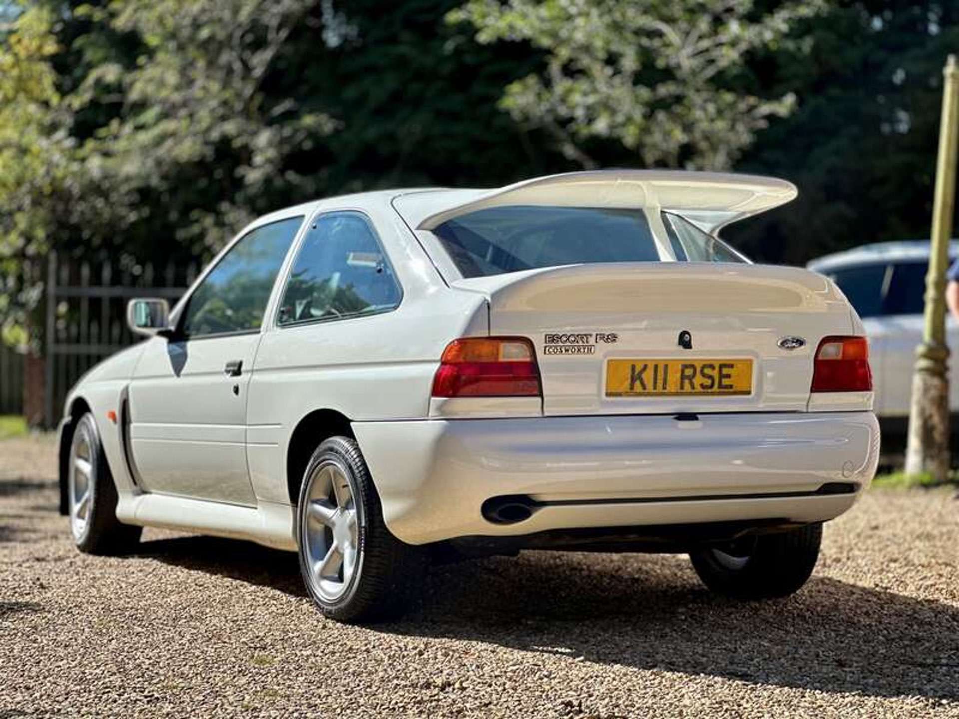 1992-Ford-Escort-RS-Cosworth-Lux-3