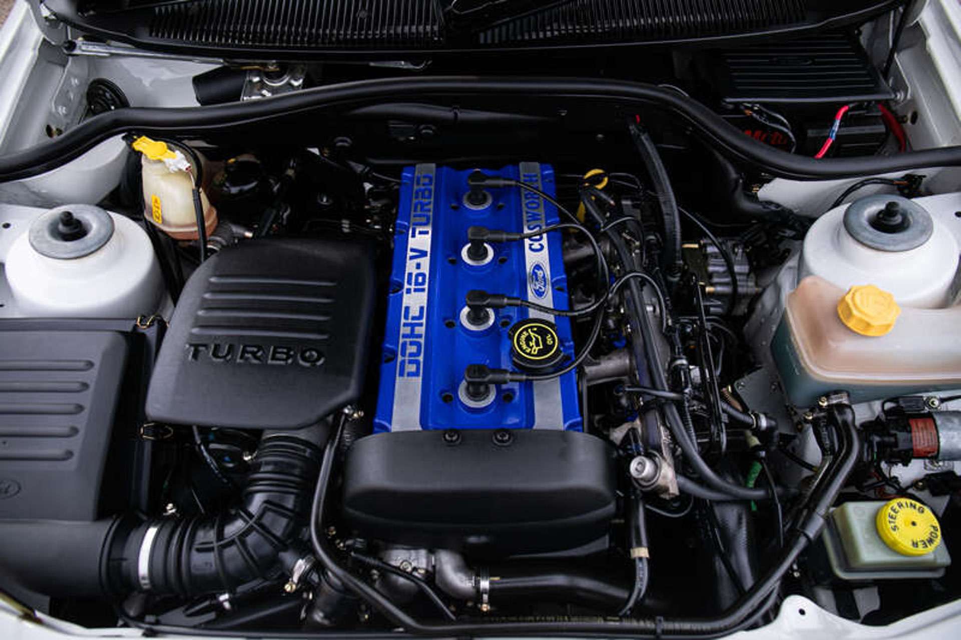 1992-Ford-Escort-RS-Cosworth-Lux-39