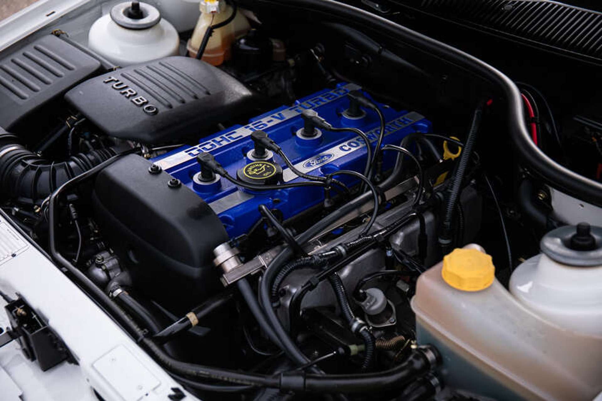 1992-Ford-Escort-RS-Cosworth-Lux-40