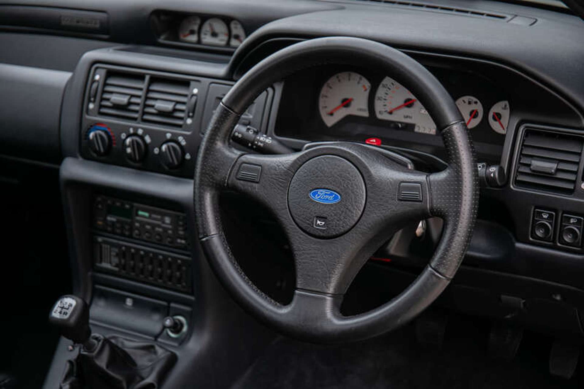 1992-Ford-Escort-RS-Cosworth-Lux-50