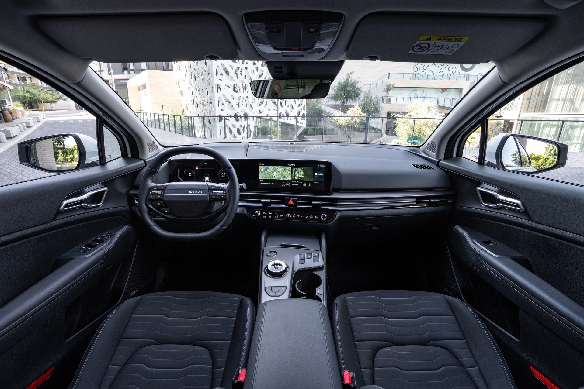 kia-new-sportage-baseline-my26-deluxe-white-interior-hires-001
