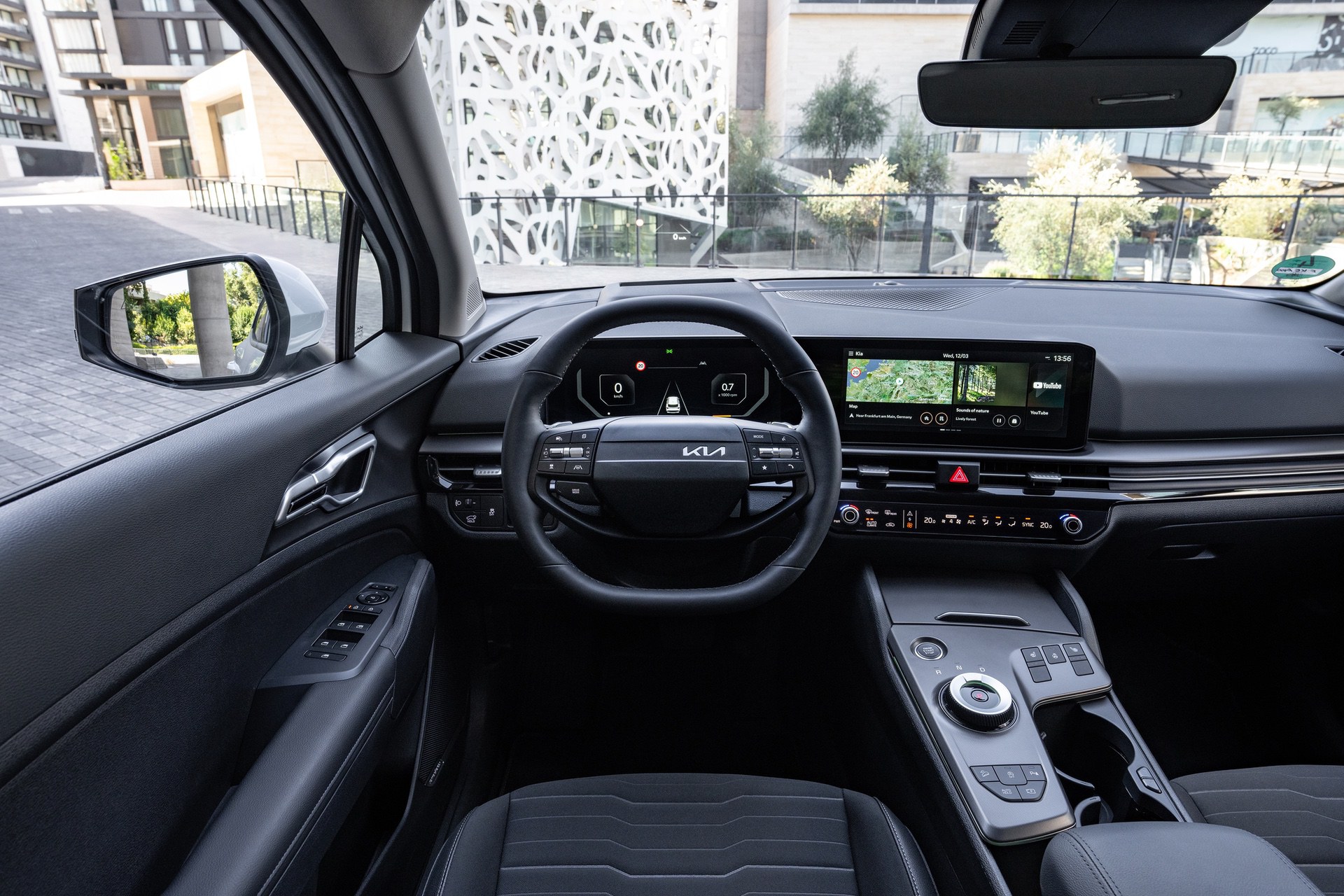 kia-new-sportage-baseline-my26-deluxe-white-interior-hires-002