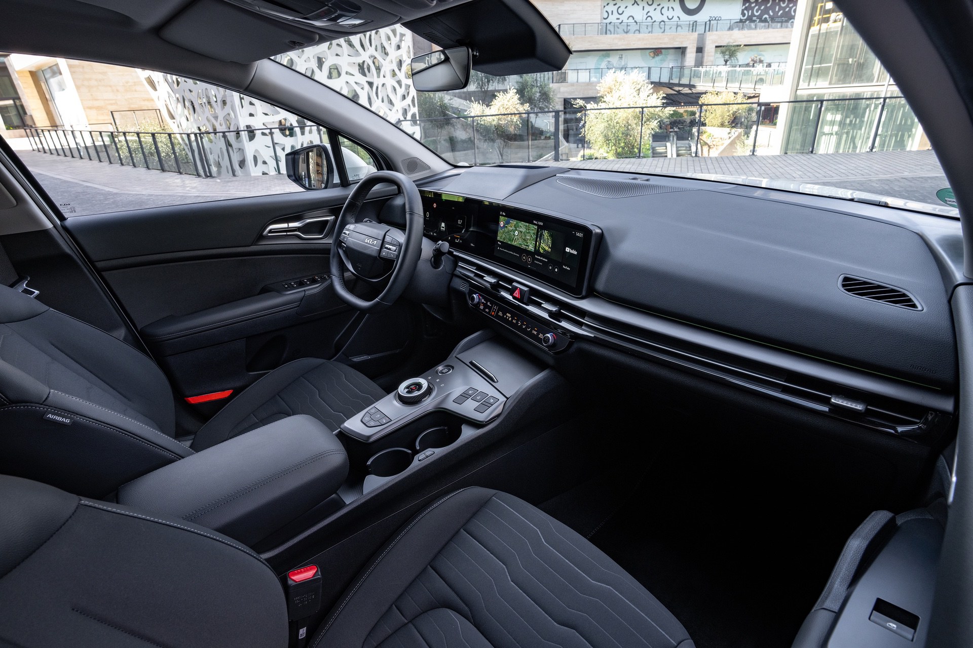 kia-new-sportage-baseline-my26-deluxe-white-interior-hires-003