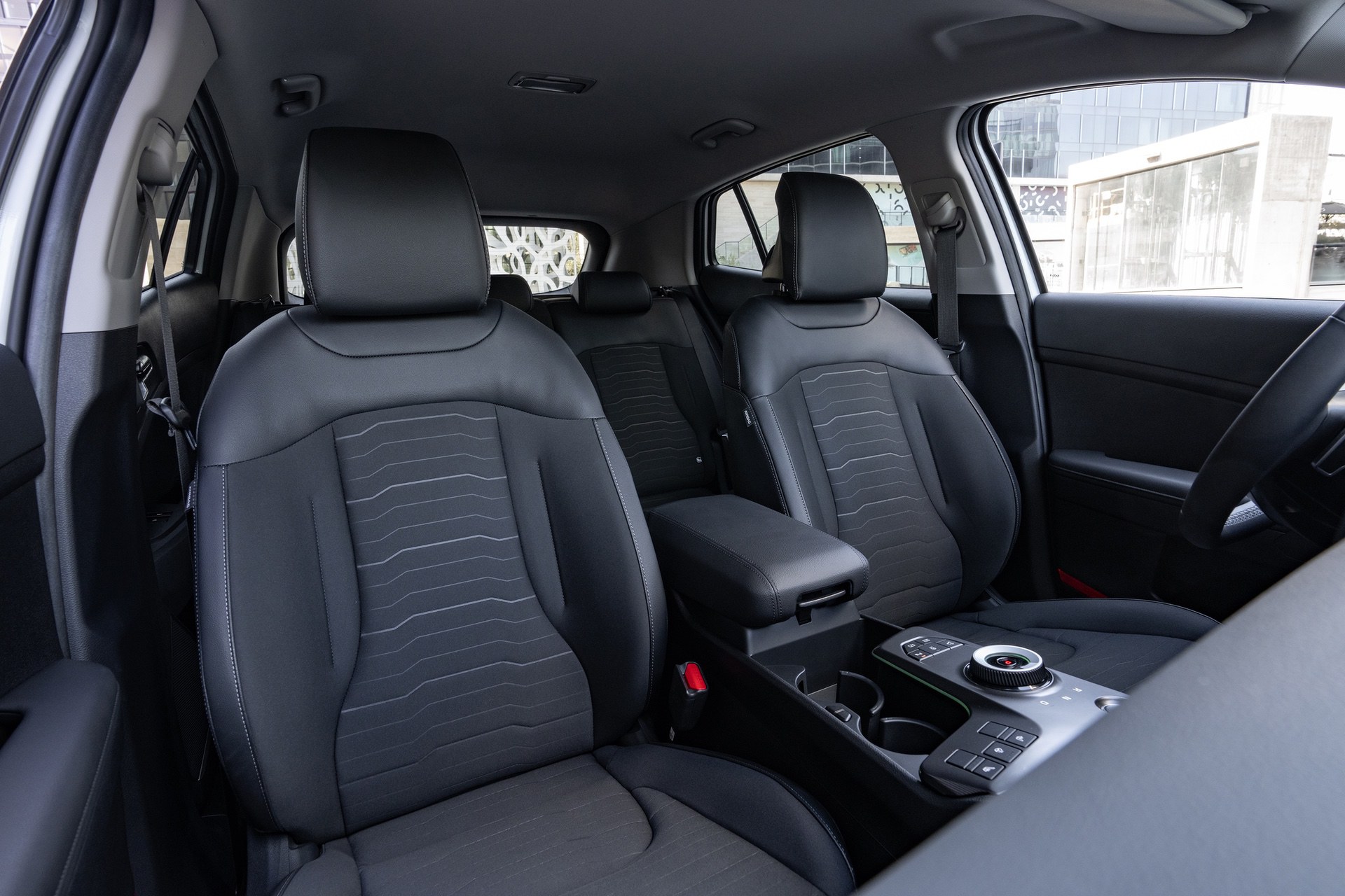 kia-new-sportage-baseline-my26-deluxe-white-interior-hires-005