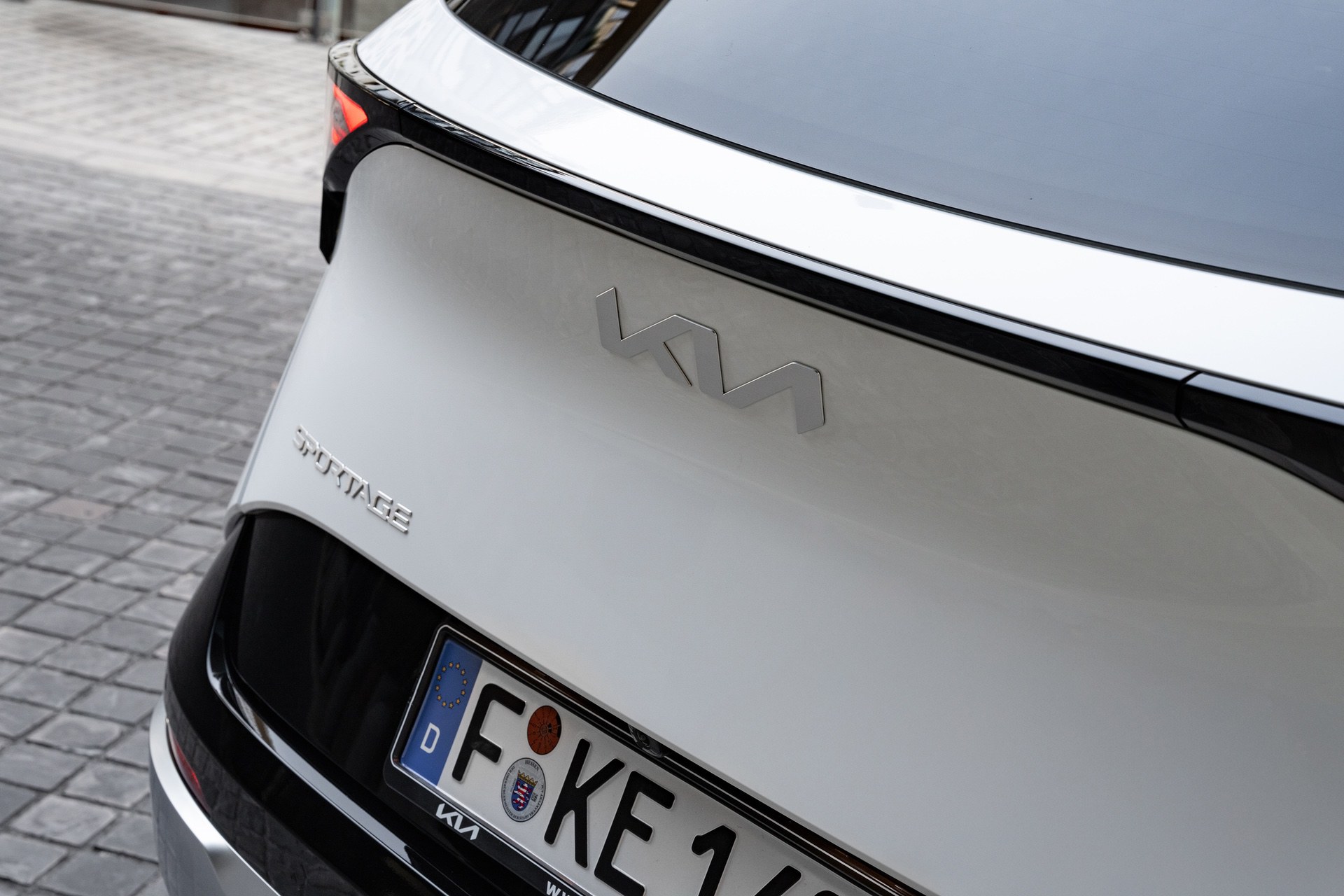 kia-new-sportage-baseline-my26-deluxe-white-static-hires-014