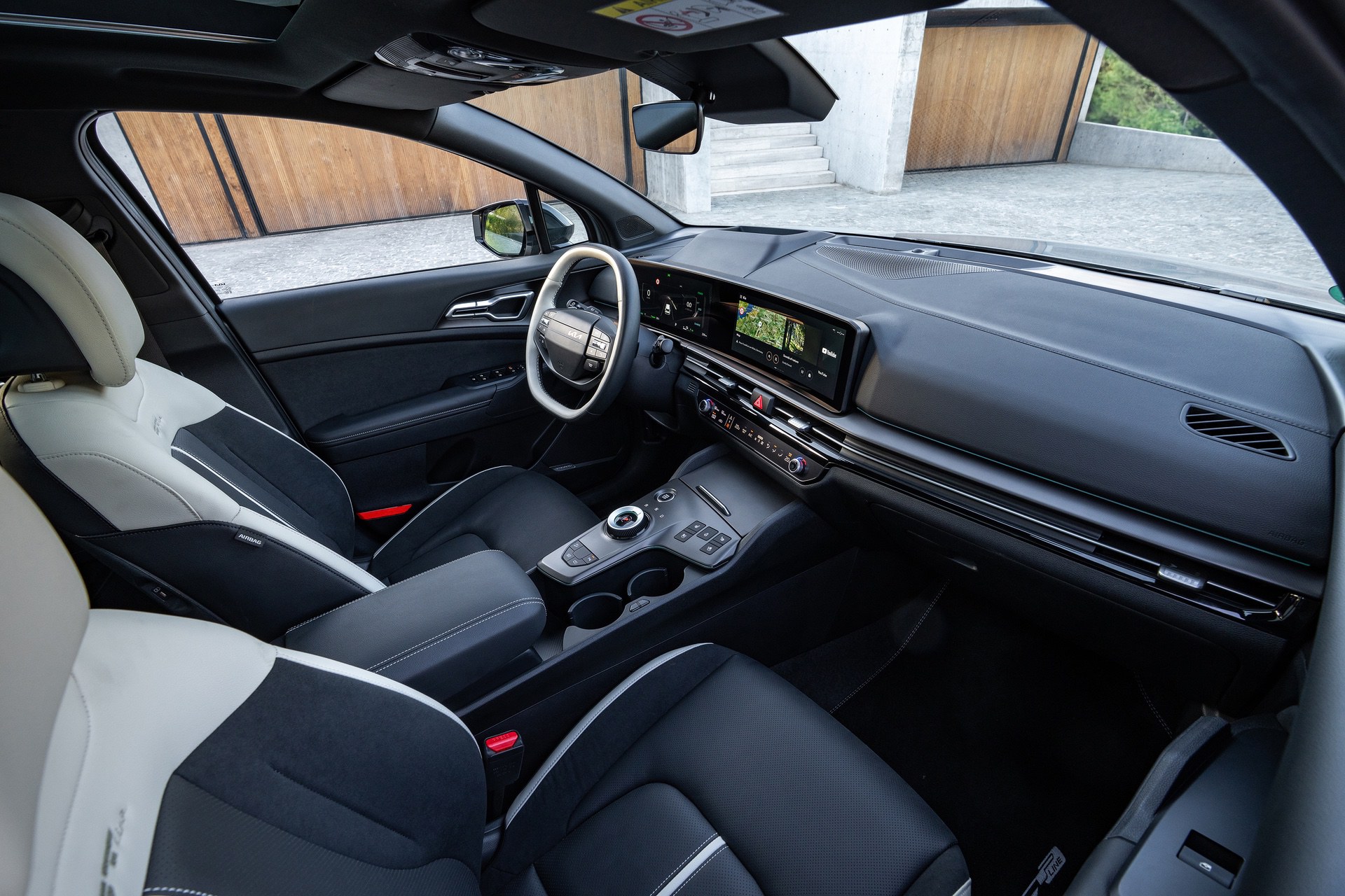 kia-new-sportage-gtline-my26-lunar-silver-interior-hires-004