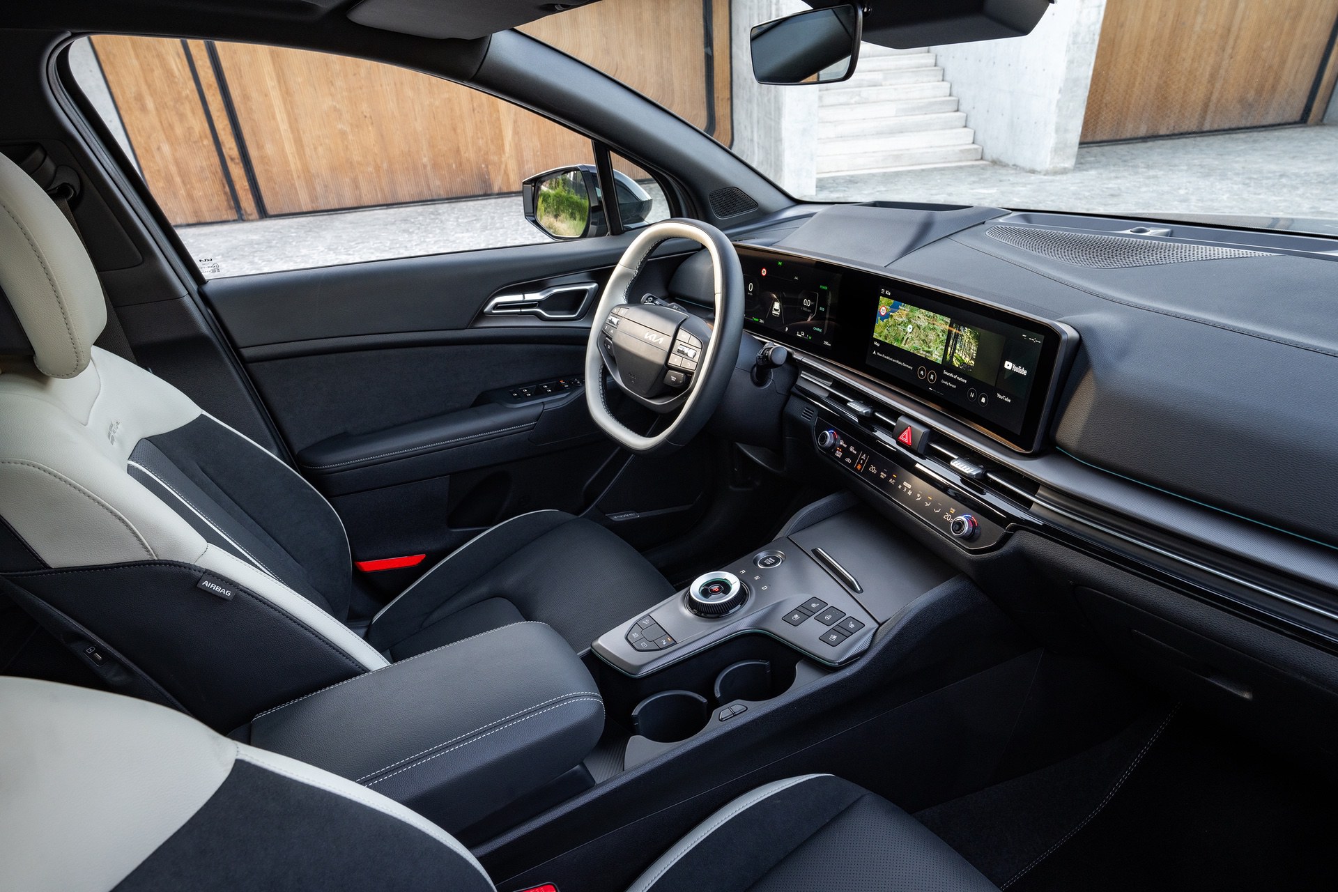 kia-new-sportage-gtline-my26-lunar-silver-interior-hires-005
