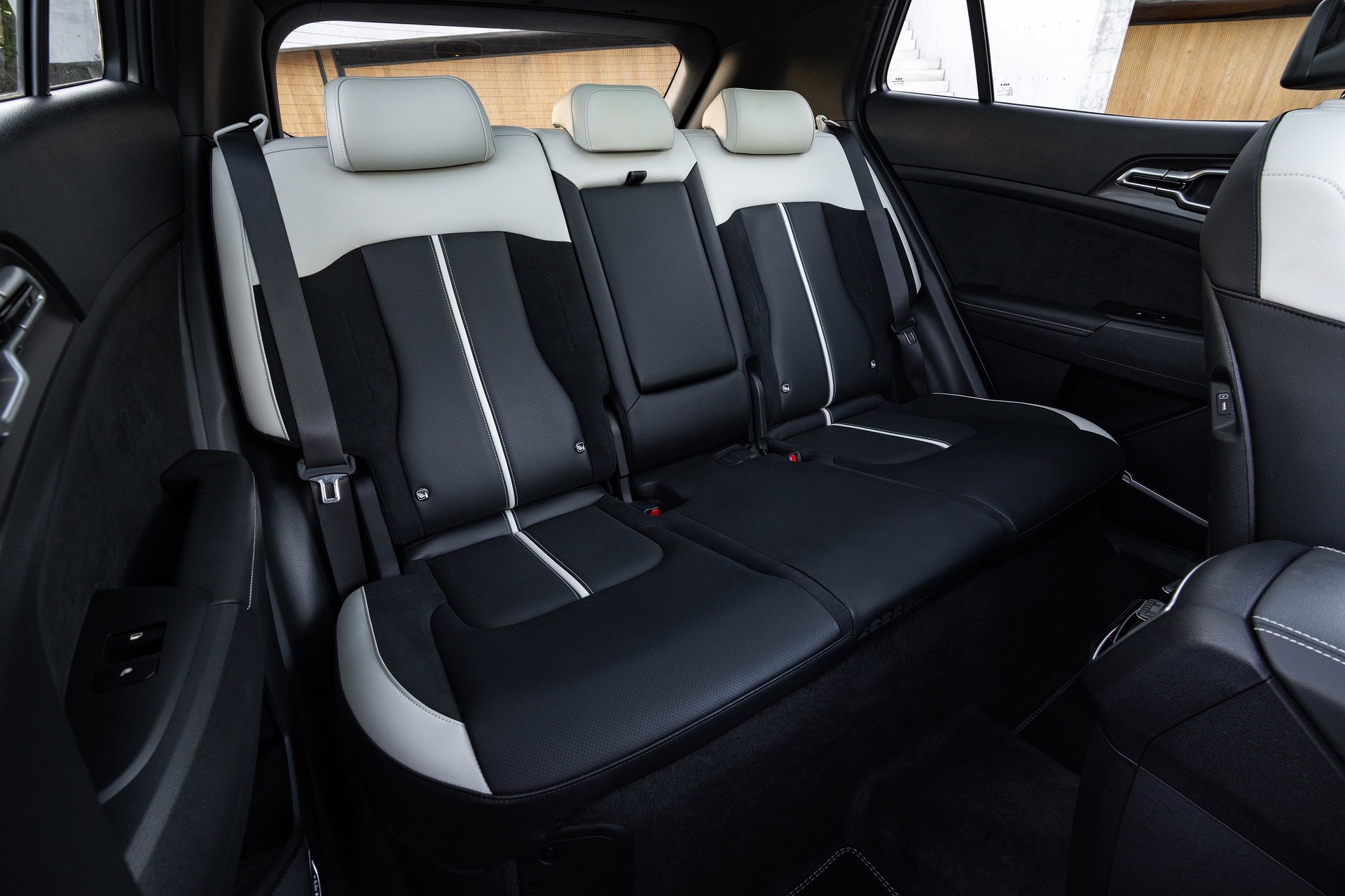 kia-new-sportage-gtline-my26-lunar-silver-interior-hires-006