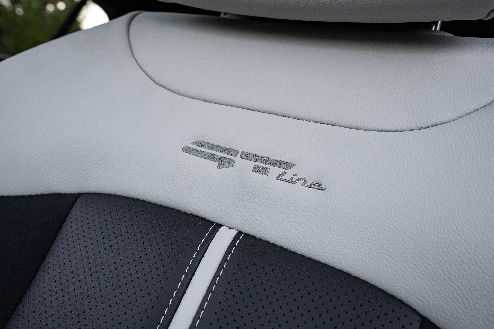 kia-new-sportage-gtline-my26-lunar-silver-interior-hires-008