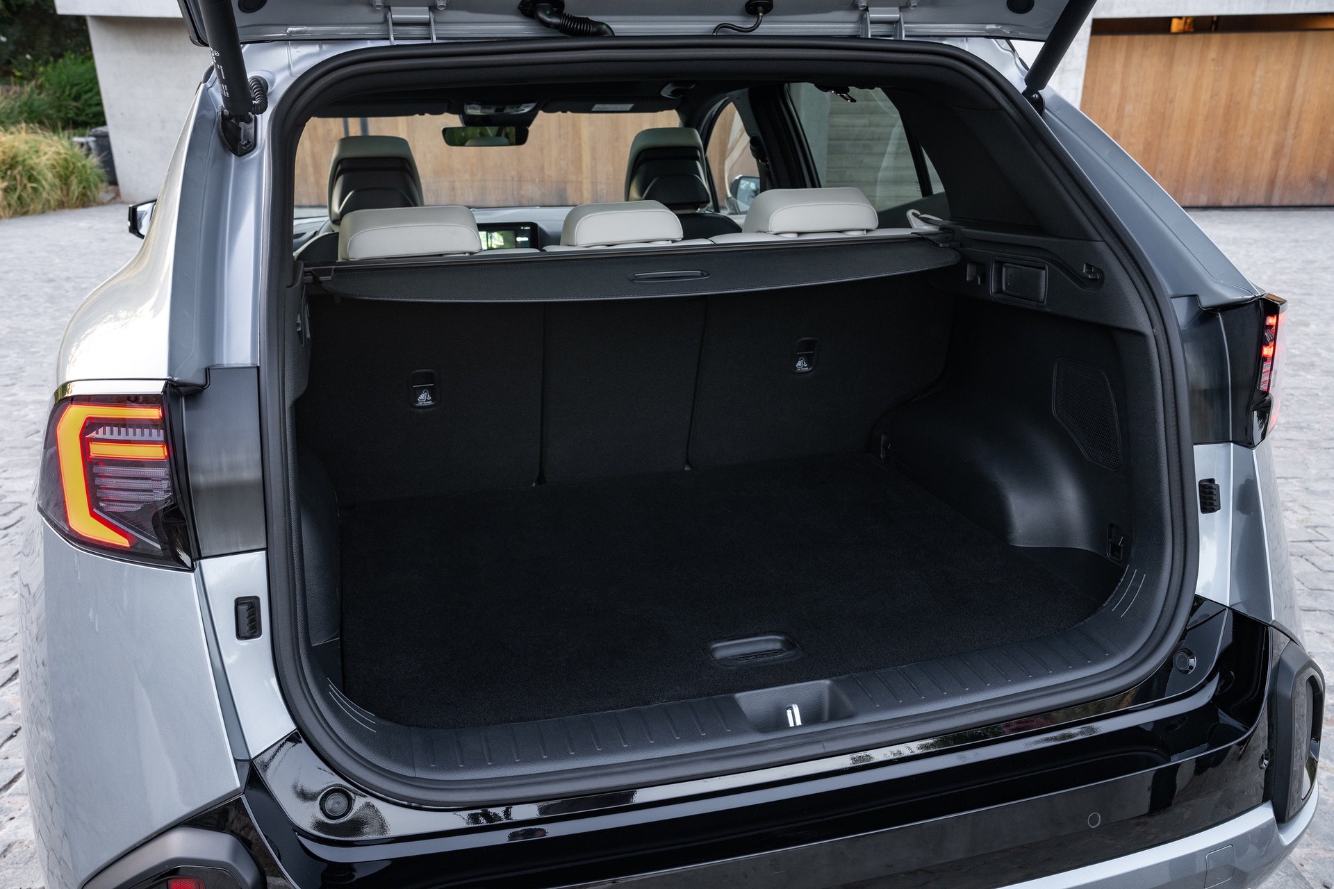 kia-new-sportage-gtline-my26-lunar-silver-interior-hires-010