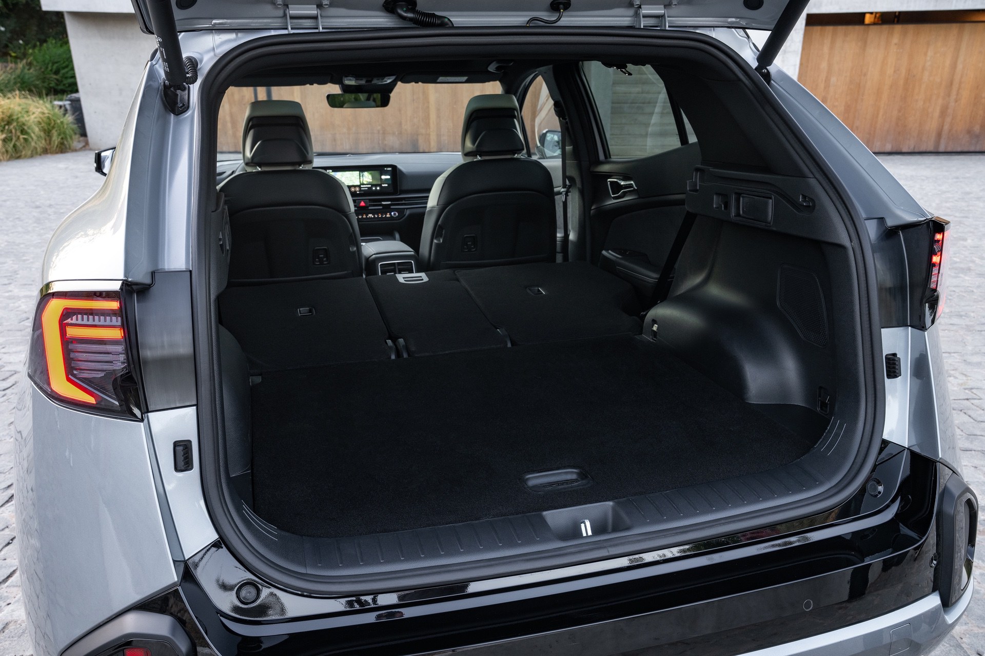 kia-new-sportage-gtline-my26-lunar-silver-interior-hires-012