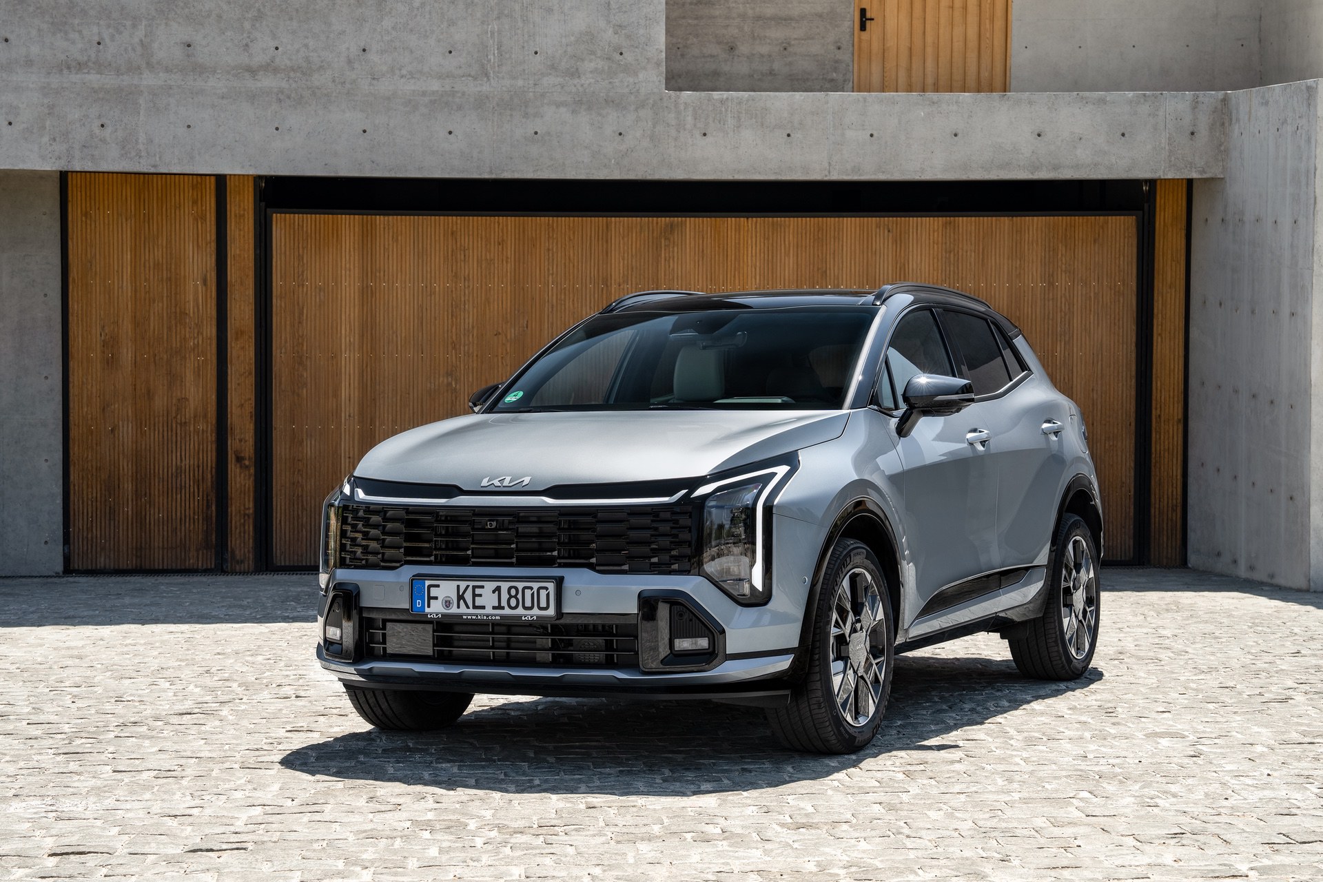 kia-new-sportage-gtline-my26-lunar-silver-static-hires-004