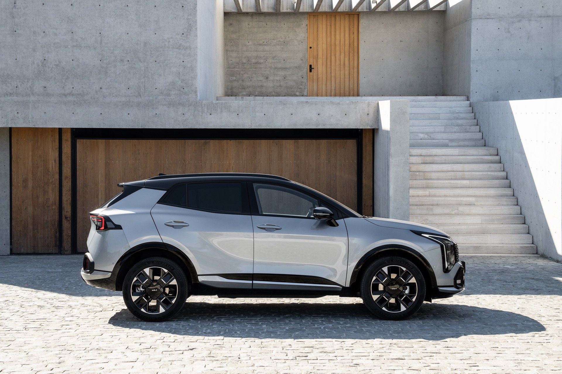 kia-new-sportage-gtline-my26-lunar-silver-static-hires-014