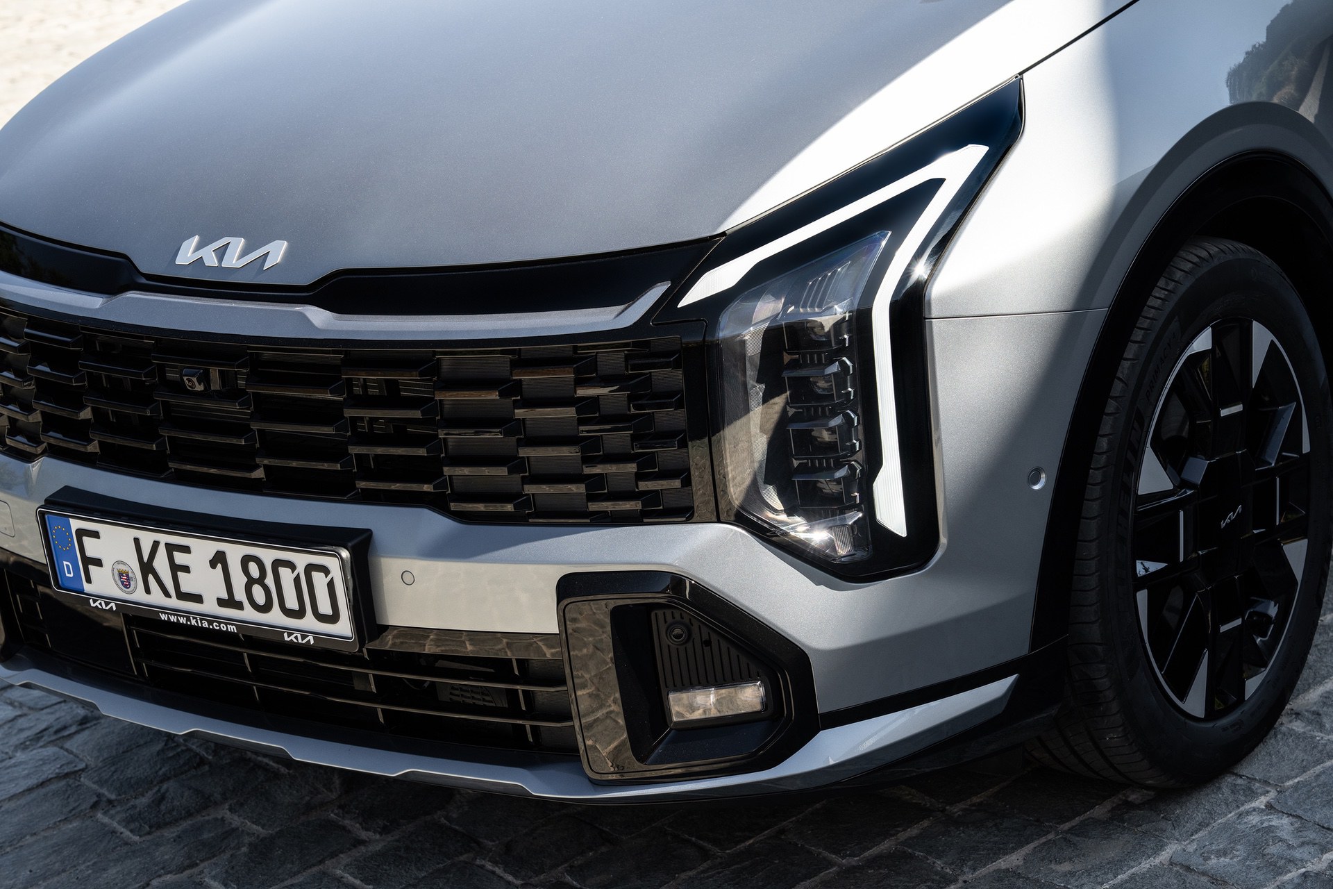 kia-new-sportage-gtline-my26-lunar-silver-static-hires-016