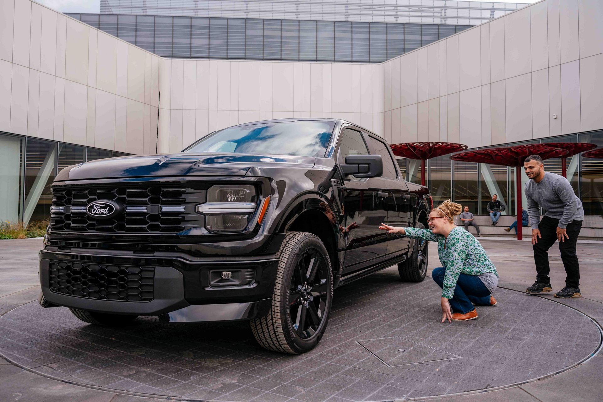 Ford-World-Headquarters_Design-Couryard_editorial_01_1188