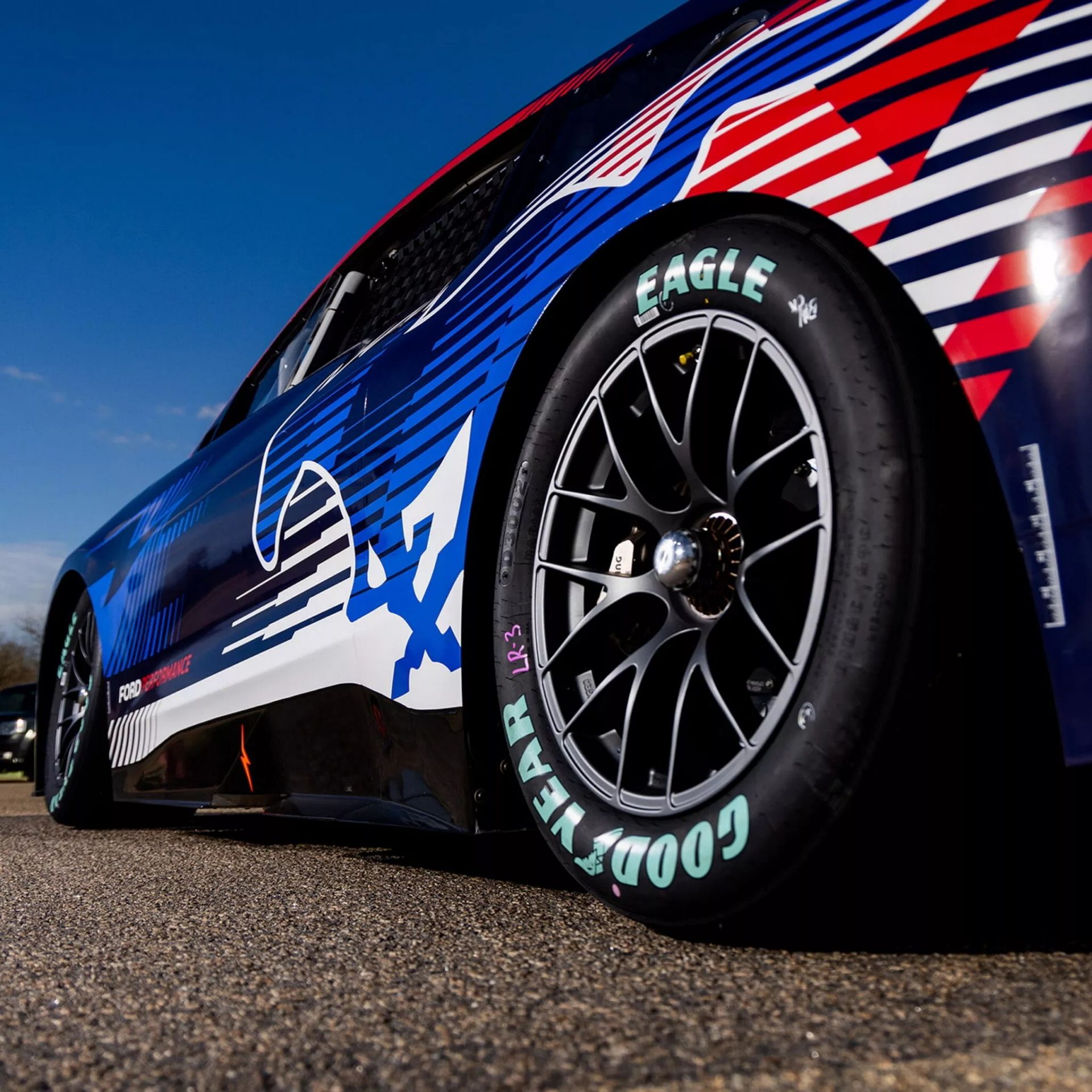 Ford-Mustang-Mach-E-NASCAR-Prototype-3