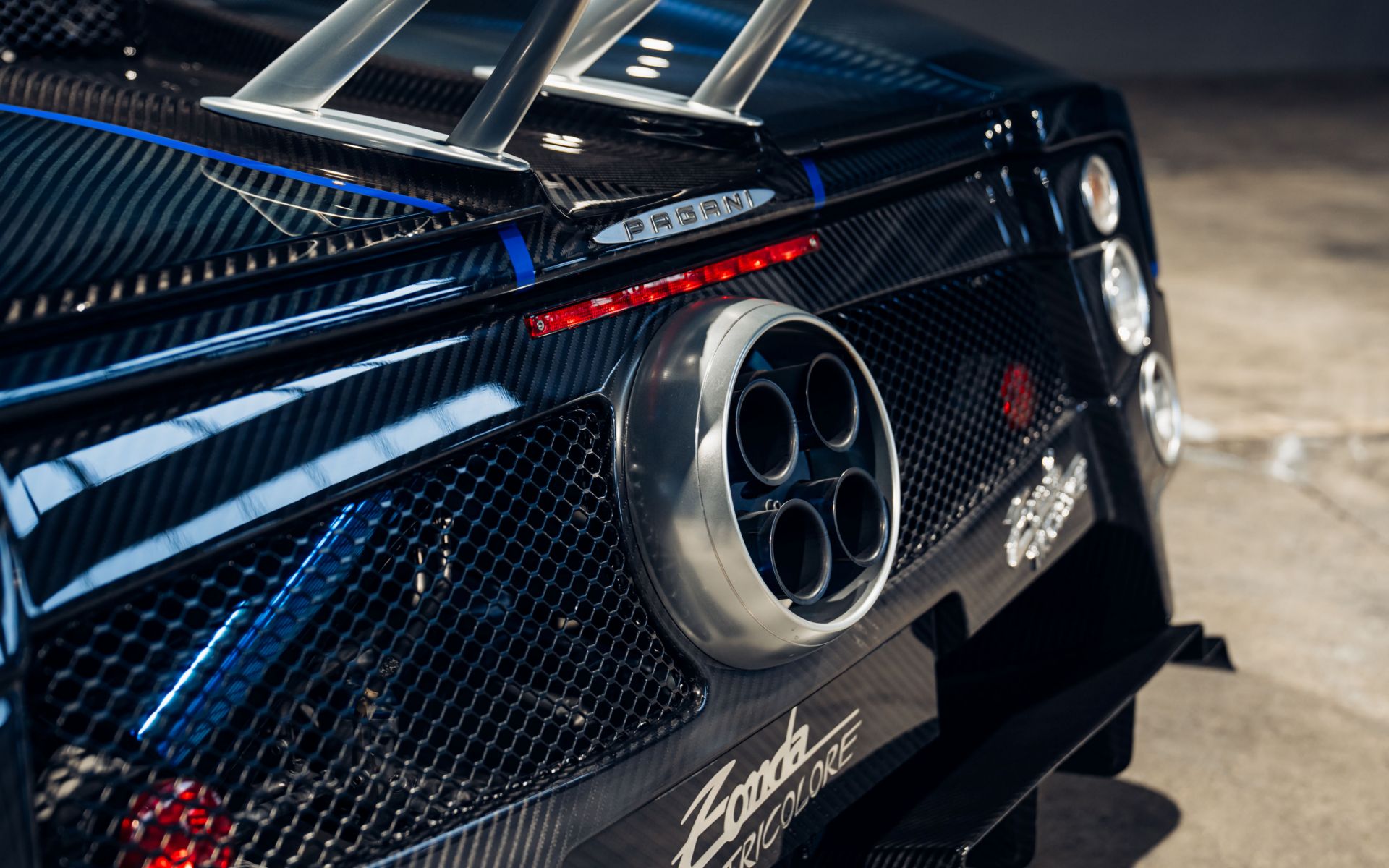 2011-Pagani-Zonda-Tricolore_1310670