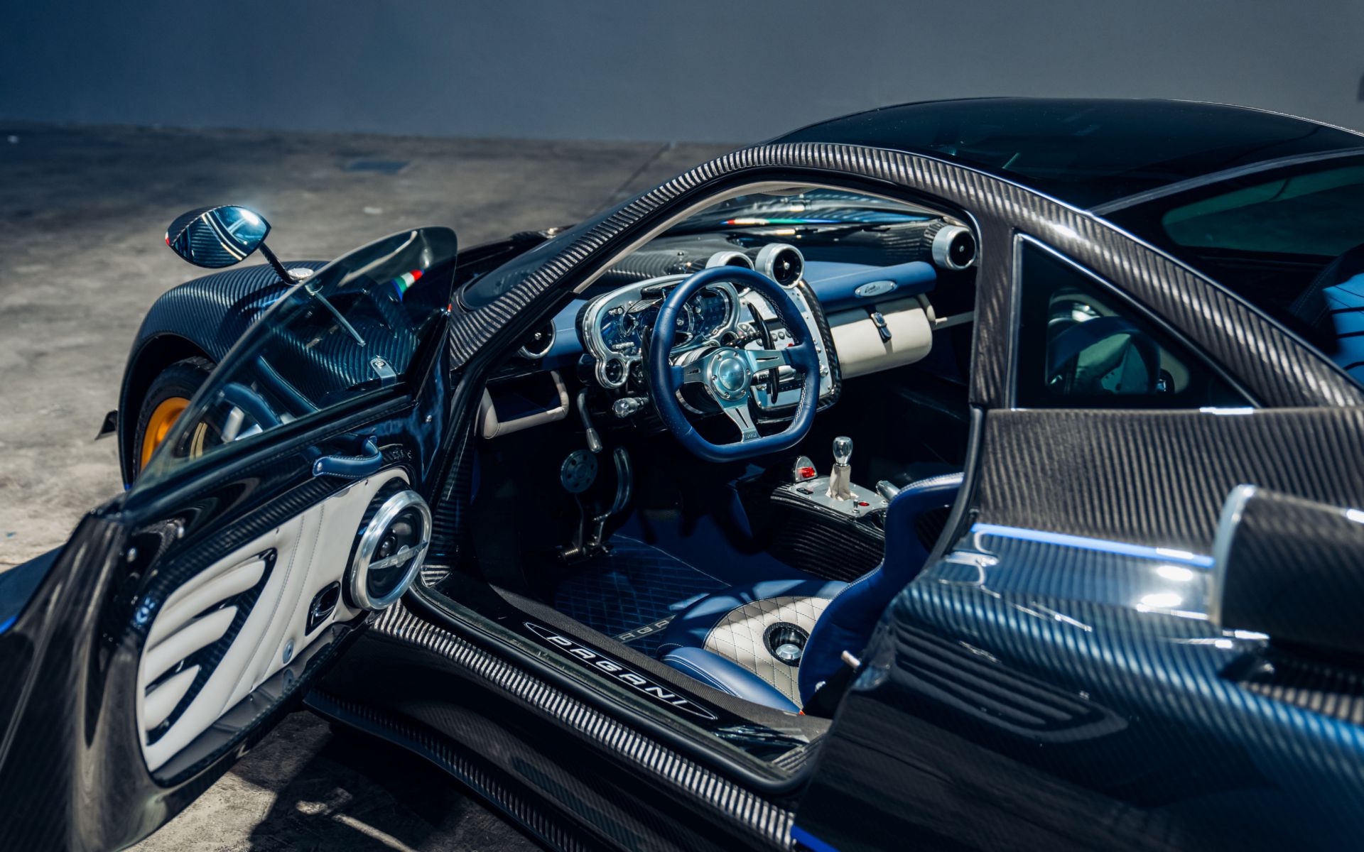2011-Pagani-Zonda-Tricolore_1310684