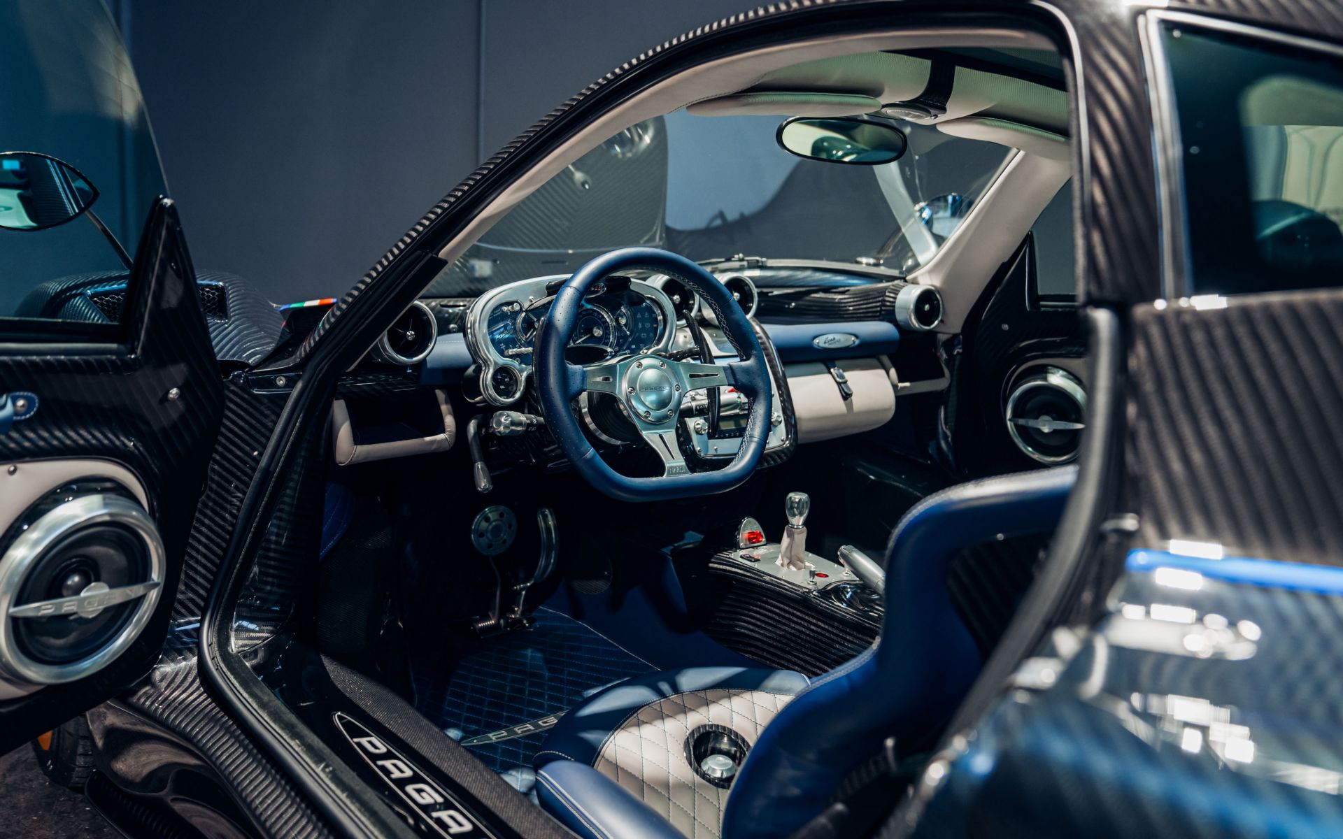 2011-Pagani-Zonda-Tricolore_1310685