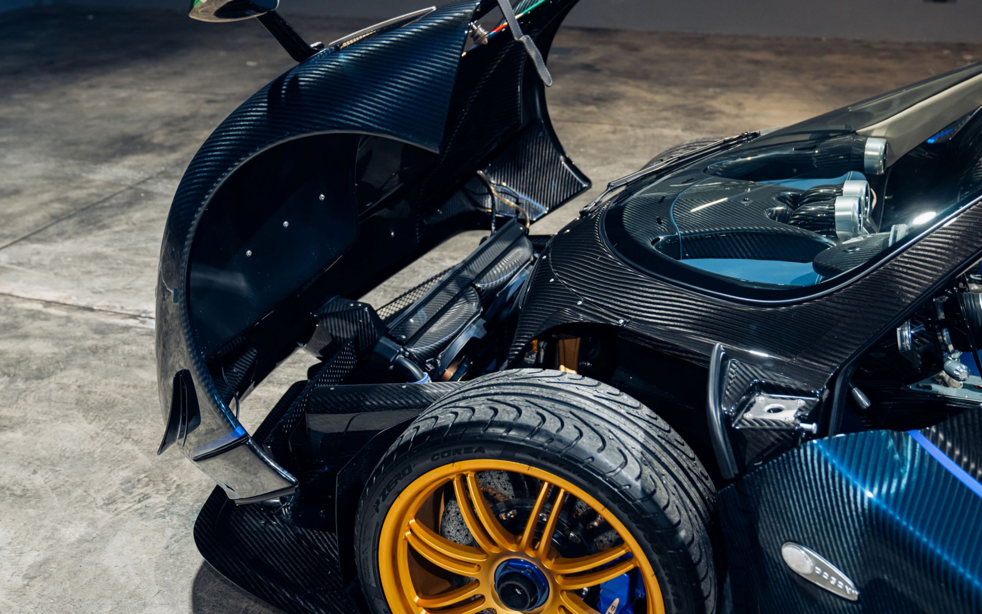 2011-Pagani-Zonda-Tricolore_1310686
