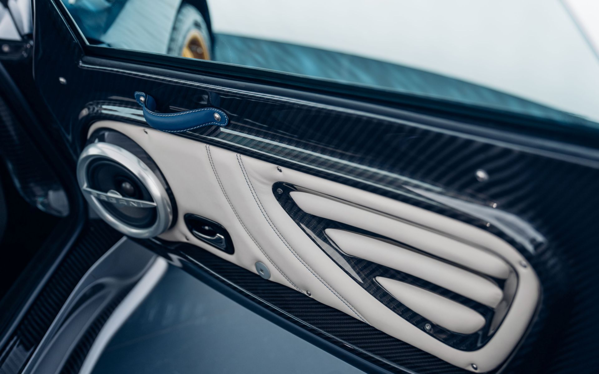 2011-Pagani-Zonda-Tricolore_1310692