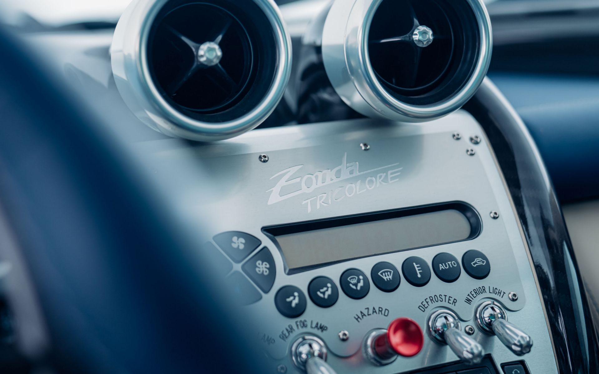 2011-Pagani-Zonda-Tricolore_1310697
