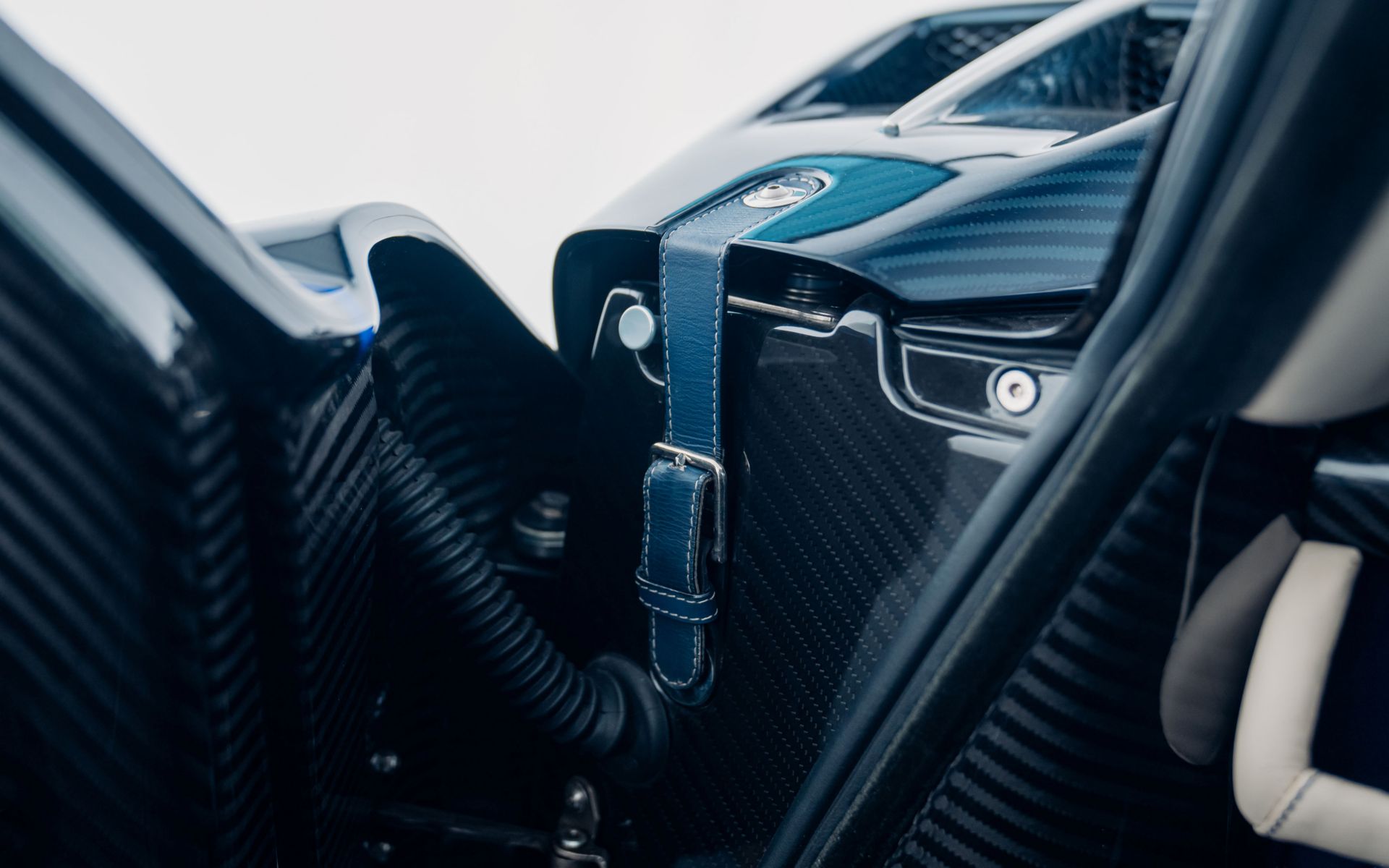 2011-Pagani-Zonda-Tricolore_1310698