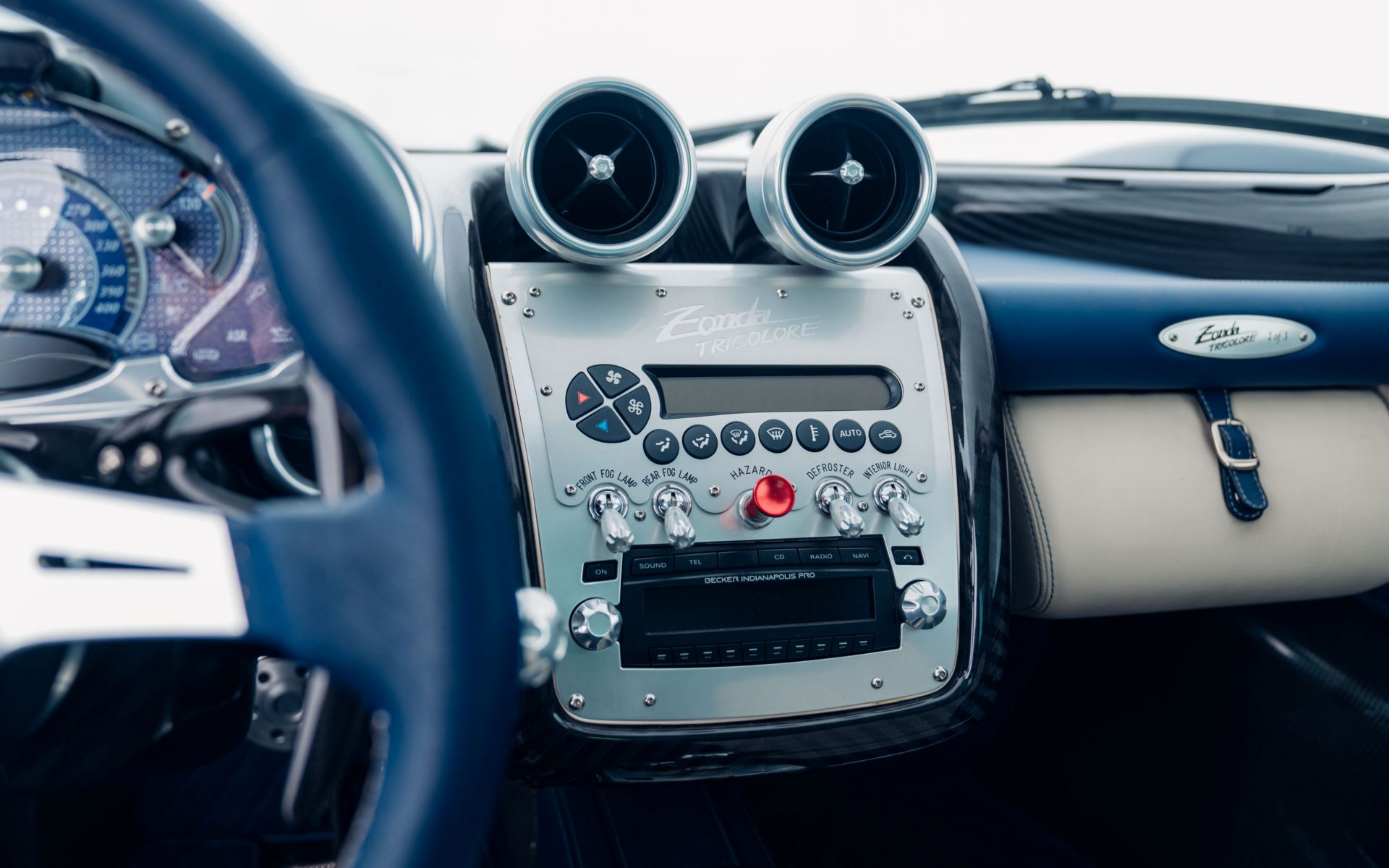 2011-Pagani-Zonda-Tricolore_1310700