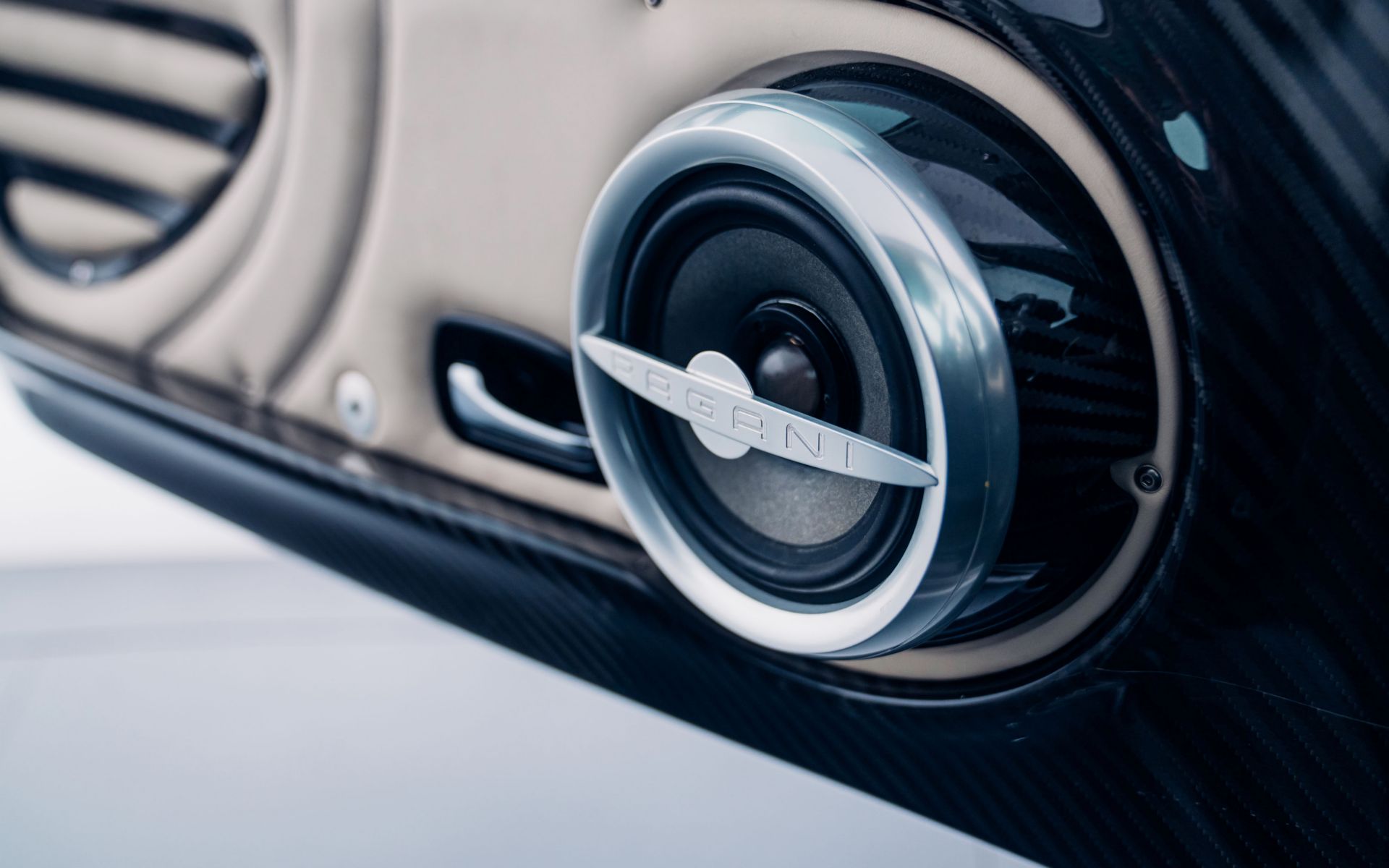 2011-Pagani-Zonda-Tricolore_1310704