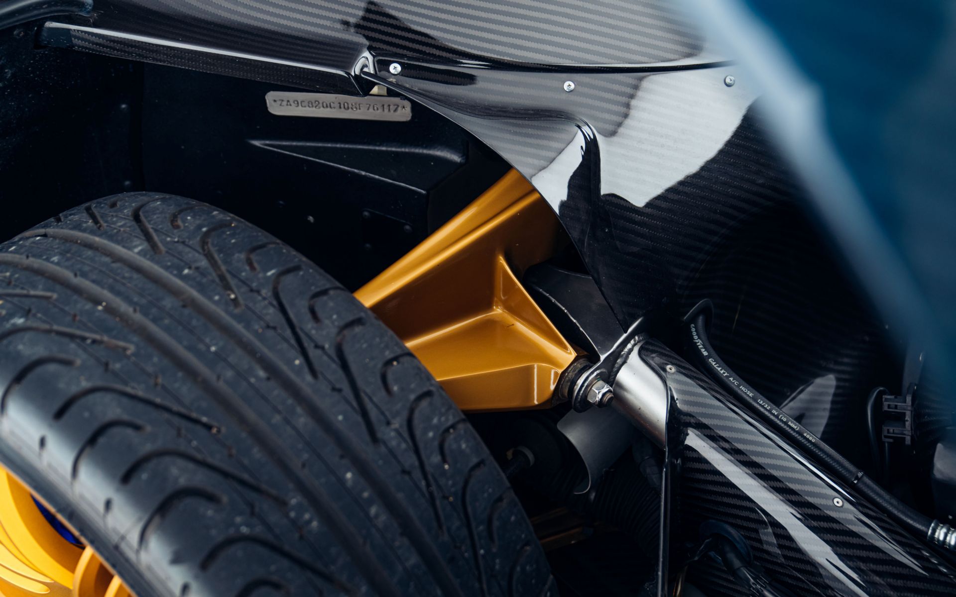 2011-Pagani-Zonda-Tricolore_1310726